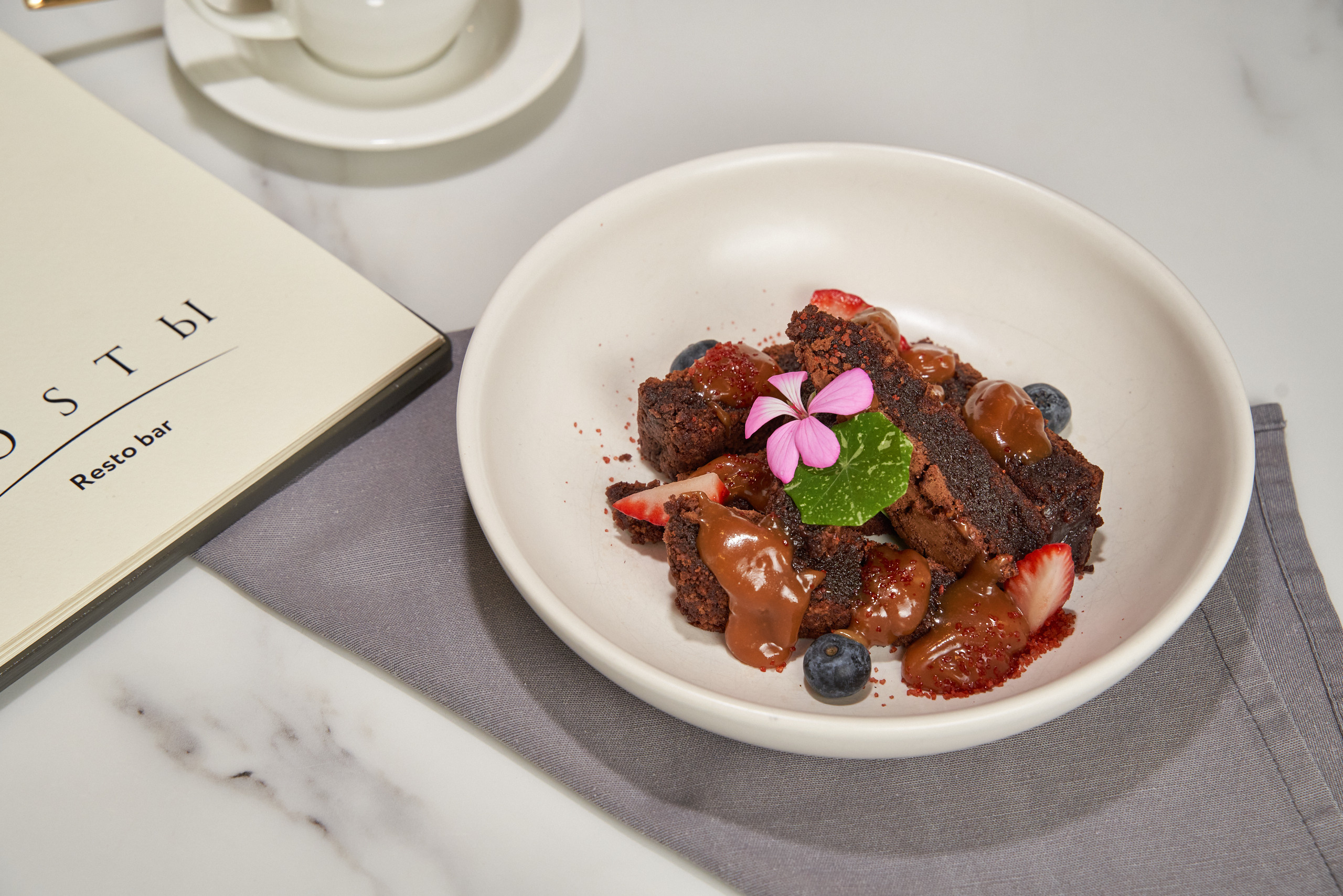 Рестро бар «Мосты». Фотограф новорожденных во Владивостоке Ромашко Виктория