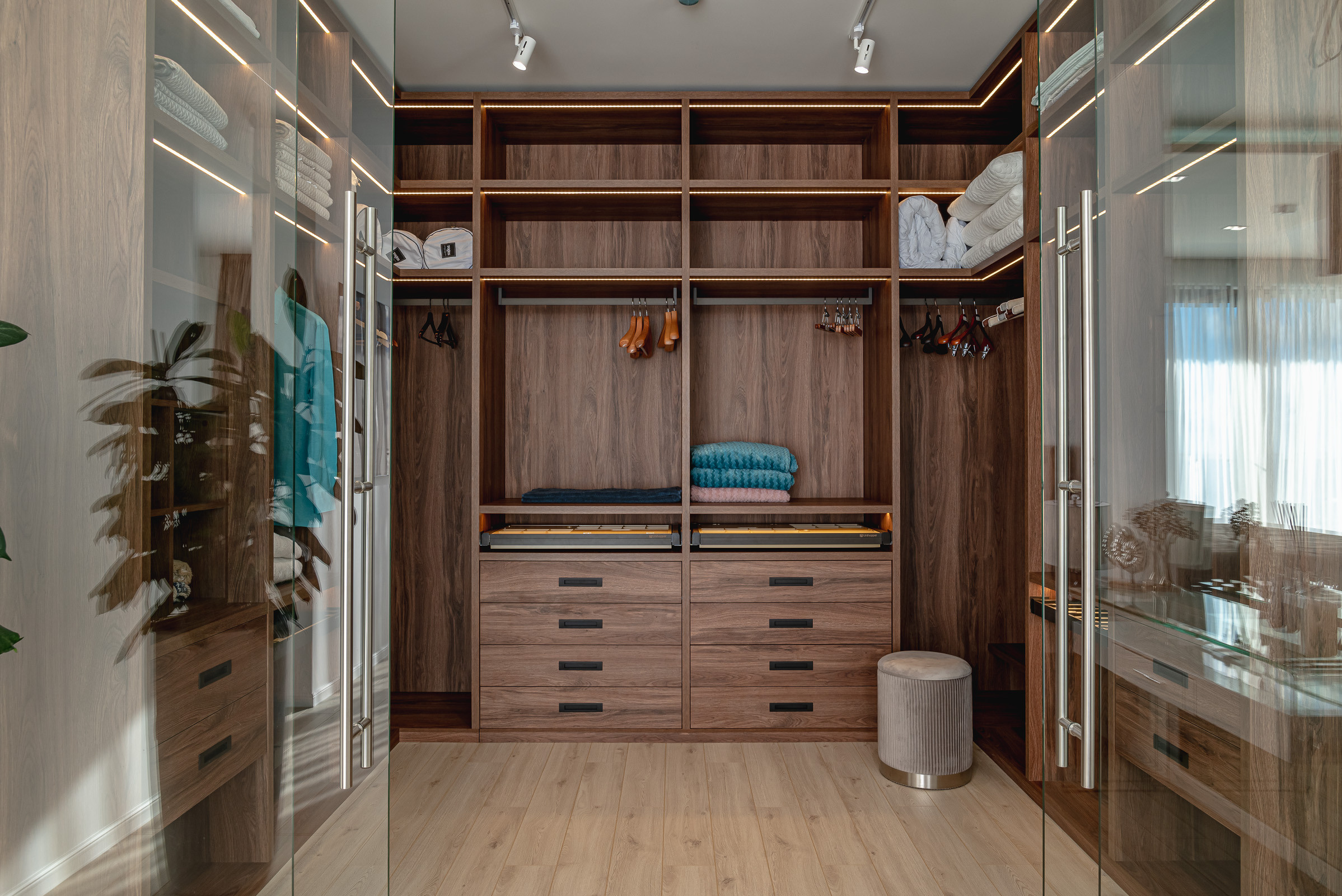 Съемка двухэтажного коттеджа в пгт. Парковое для портфолио. Фотограф интерьеров Фотосъемка рекламы в Ялте и по Крыму