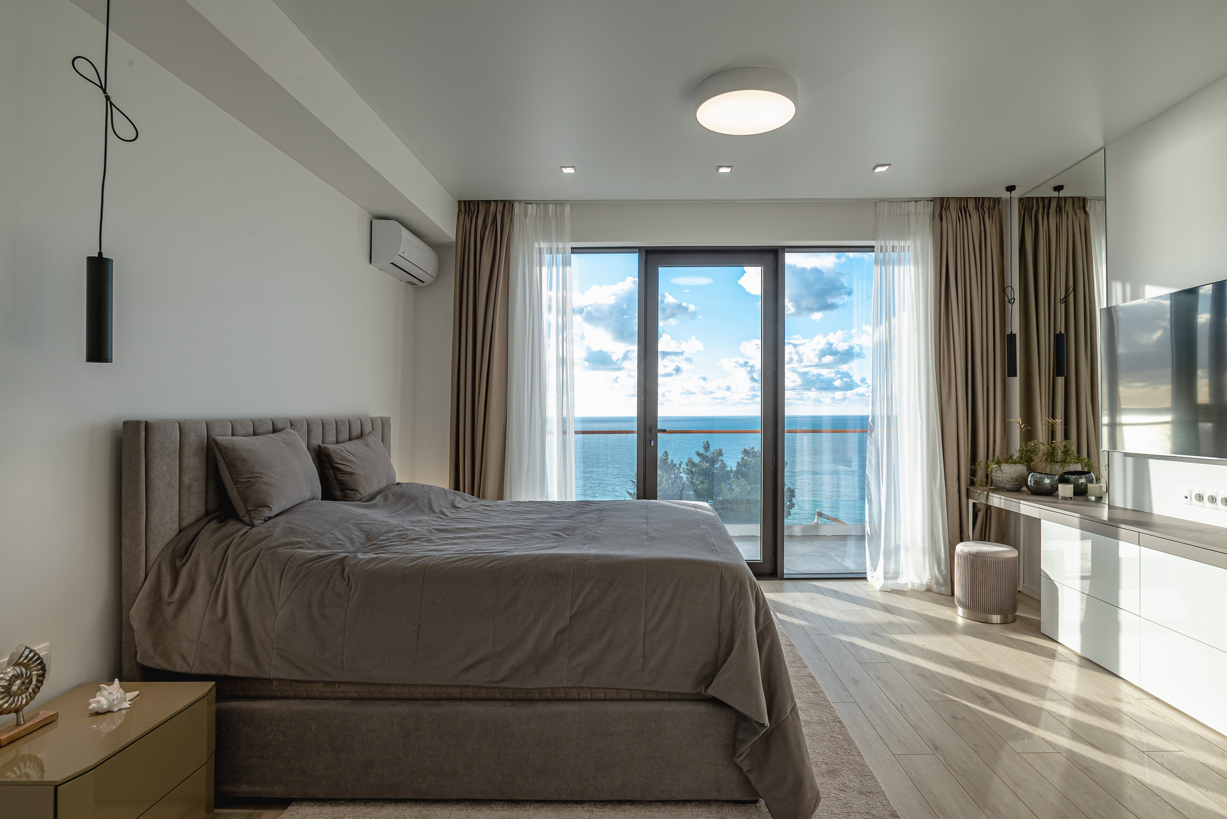 Съемка двухэтажного коттеджа в пгт. Парковое для портфолио. Фотограф интерьеров Фотосъемка рекламы в Ялте и по Крыму