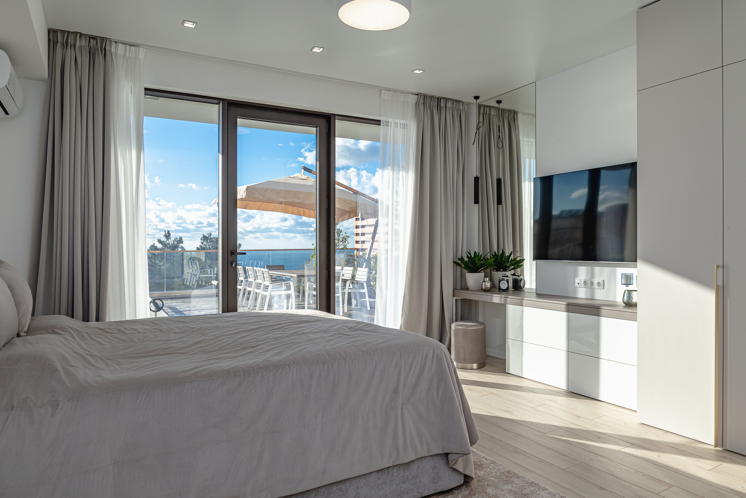 Съемка двухэтажного коттеджа в пгт. Парковое для портфолио. Фотограф интерьеров Фотосъемка рекламы в Ялте и по Крыму