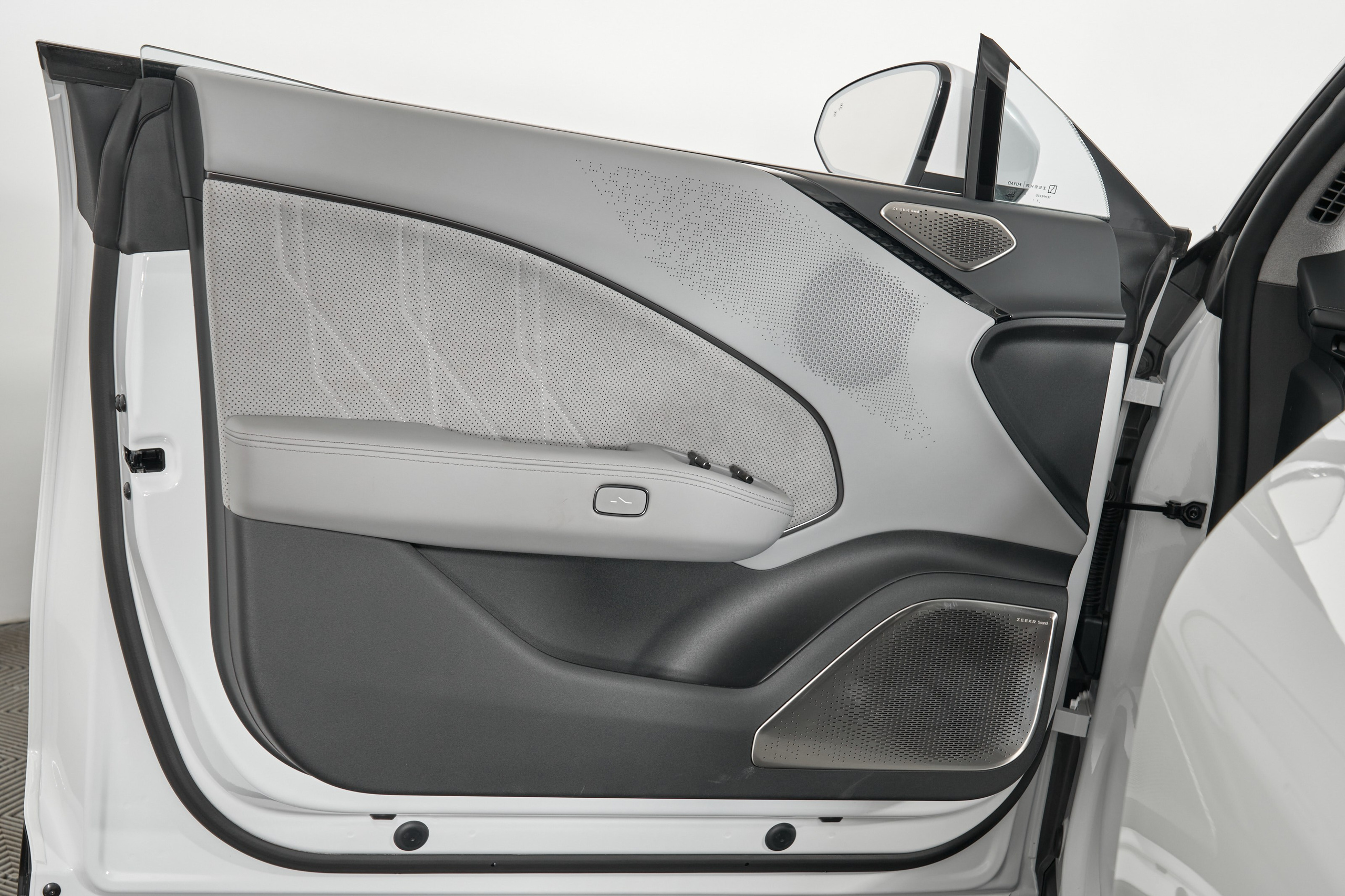 Zeekr 007_1. Фотограф Николай Прокофьев модельные тесты в Москве