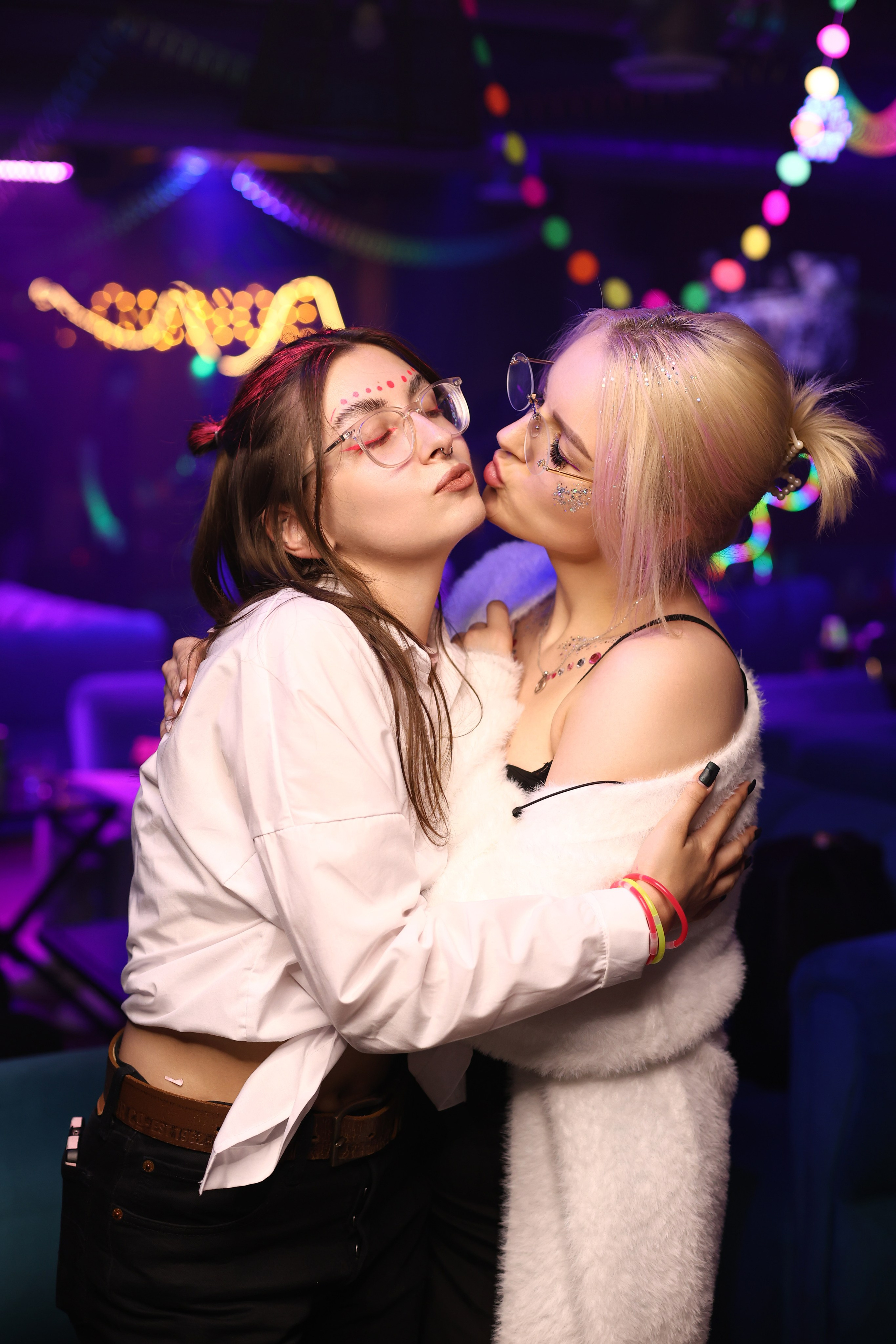 Neon Party 01.08.25. Мята Спортивная — Кальянная, караоке, бар в Минске