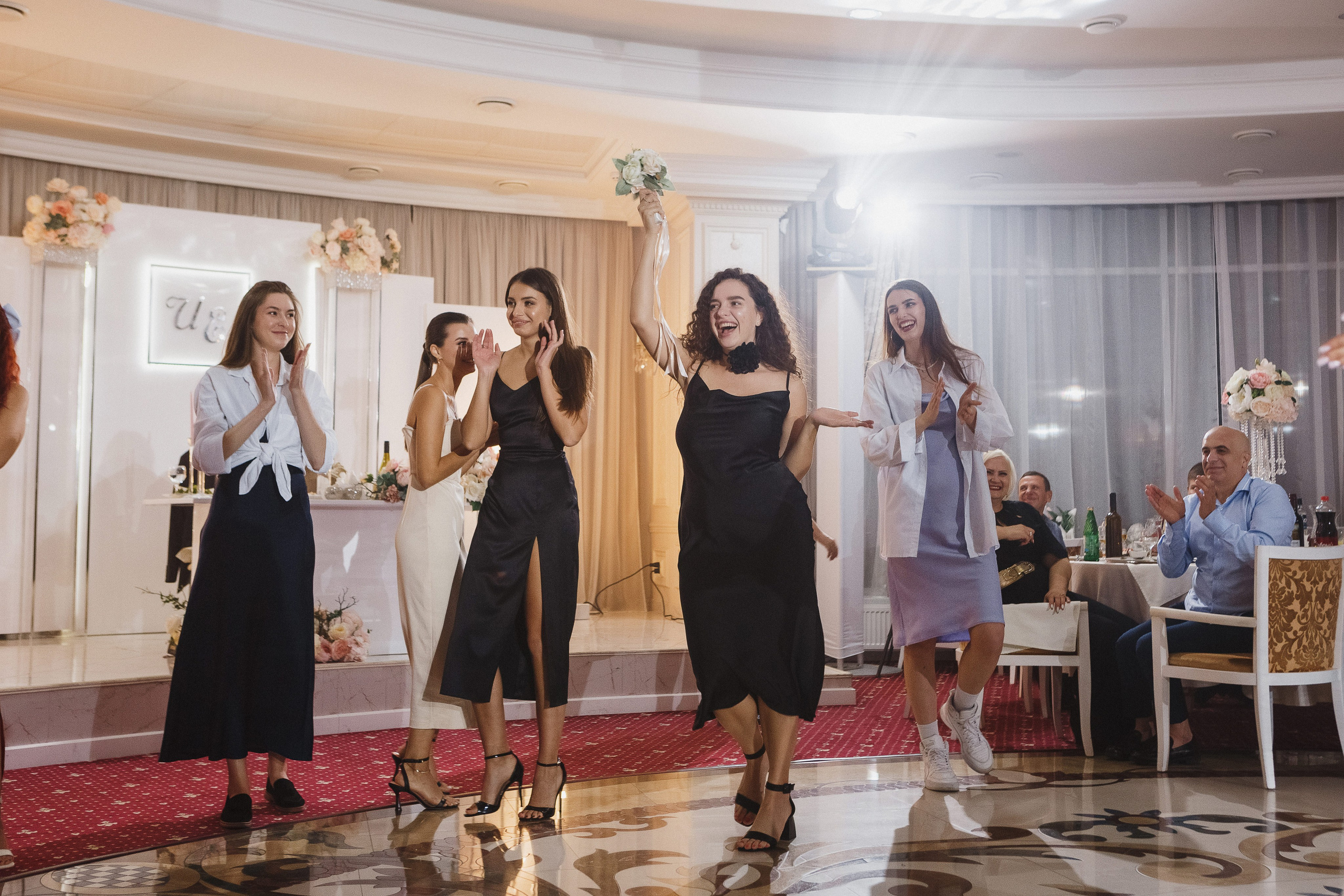 Фотограф в Таганроге летняя свадьба: Романтическая свадебная прогулка. Свадебный и семейный фотограф в Таганроге Бакарюк Антон