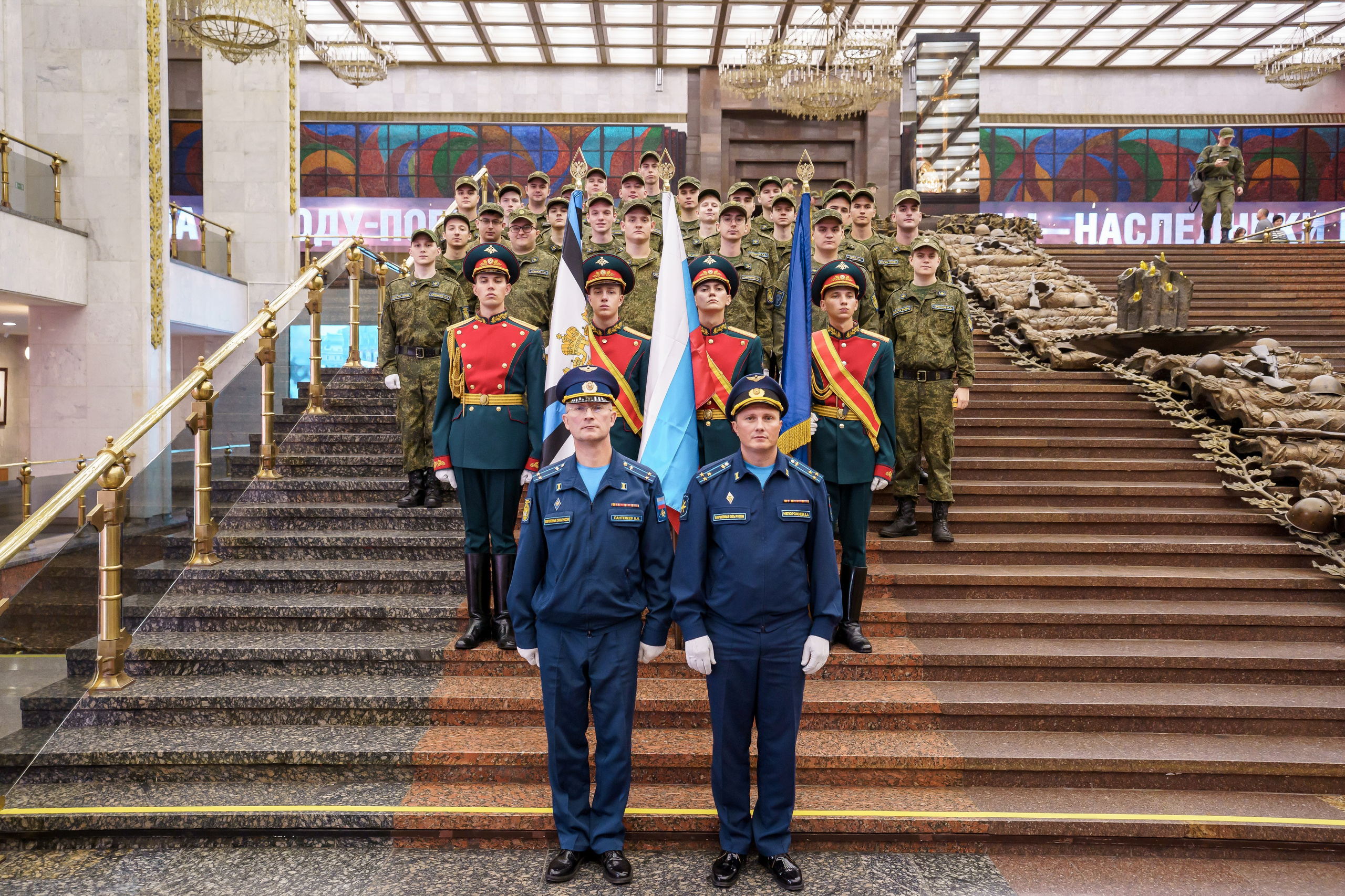 Общее фото выпускного класса кадетов для фотоальбома.