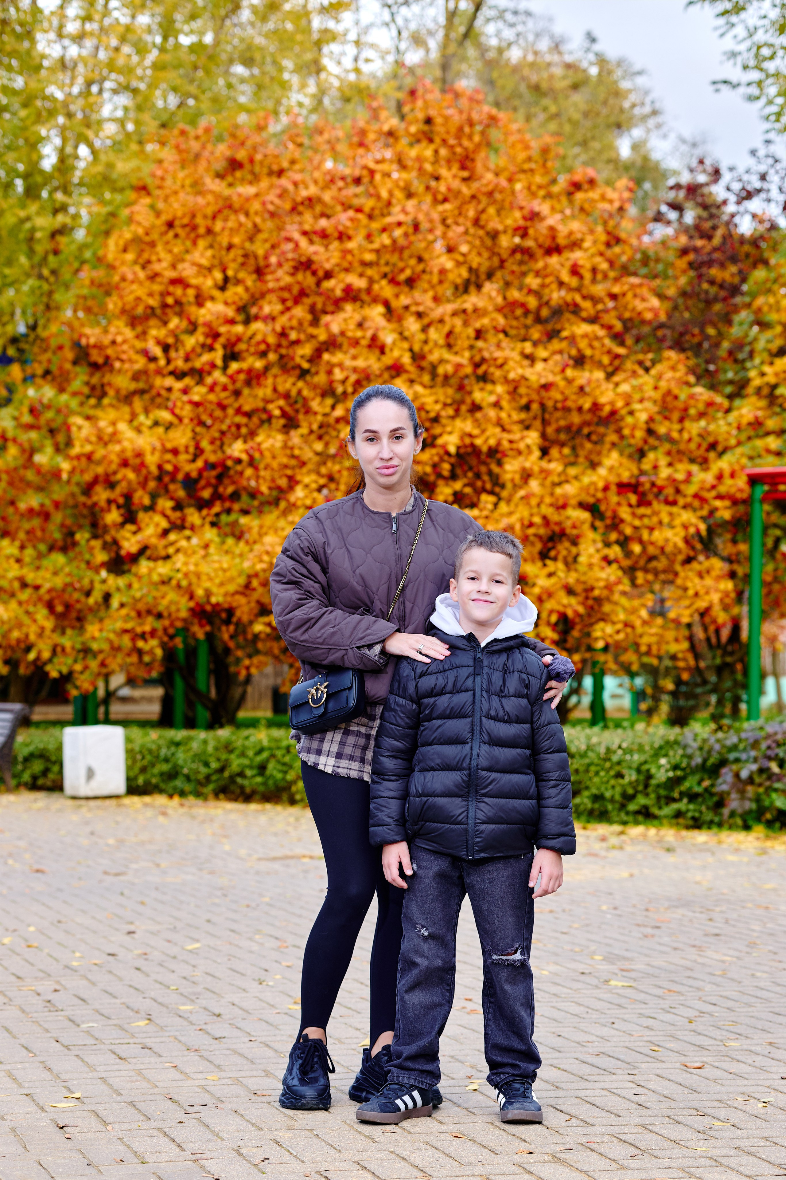 Прогулка в парке классом. Фотограф Выпускные альбомы Таганрог Сергей Коробченко