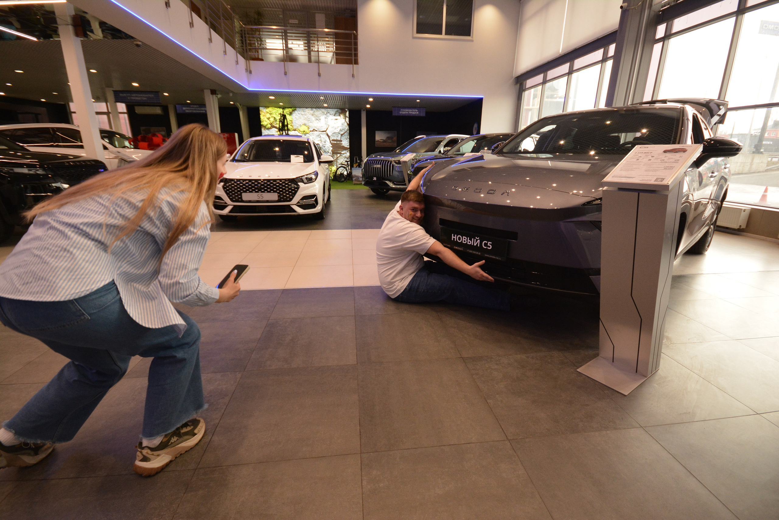 Презентация Omoda / Jaecoo. F/8 and be there — оказаться в нужном месте и поймать момент