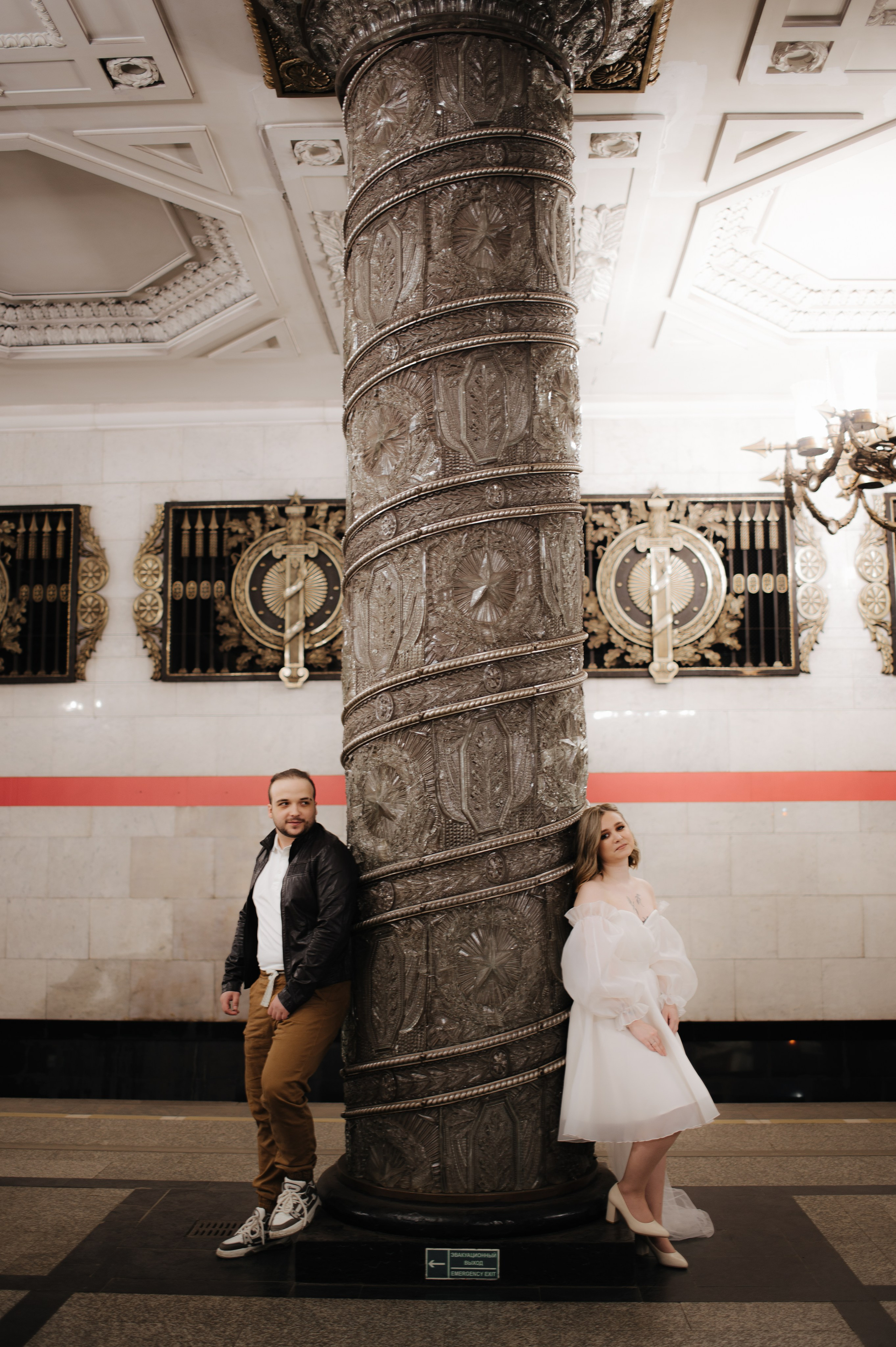 Свадебная в метро. Семейный и свадебный фотограф в Санкт-Петербурге Юлия Мельникова