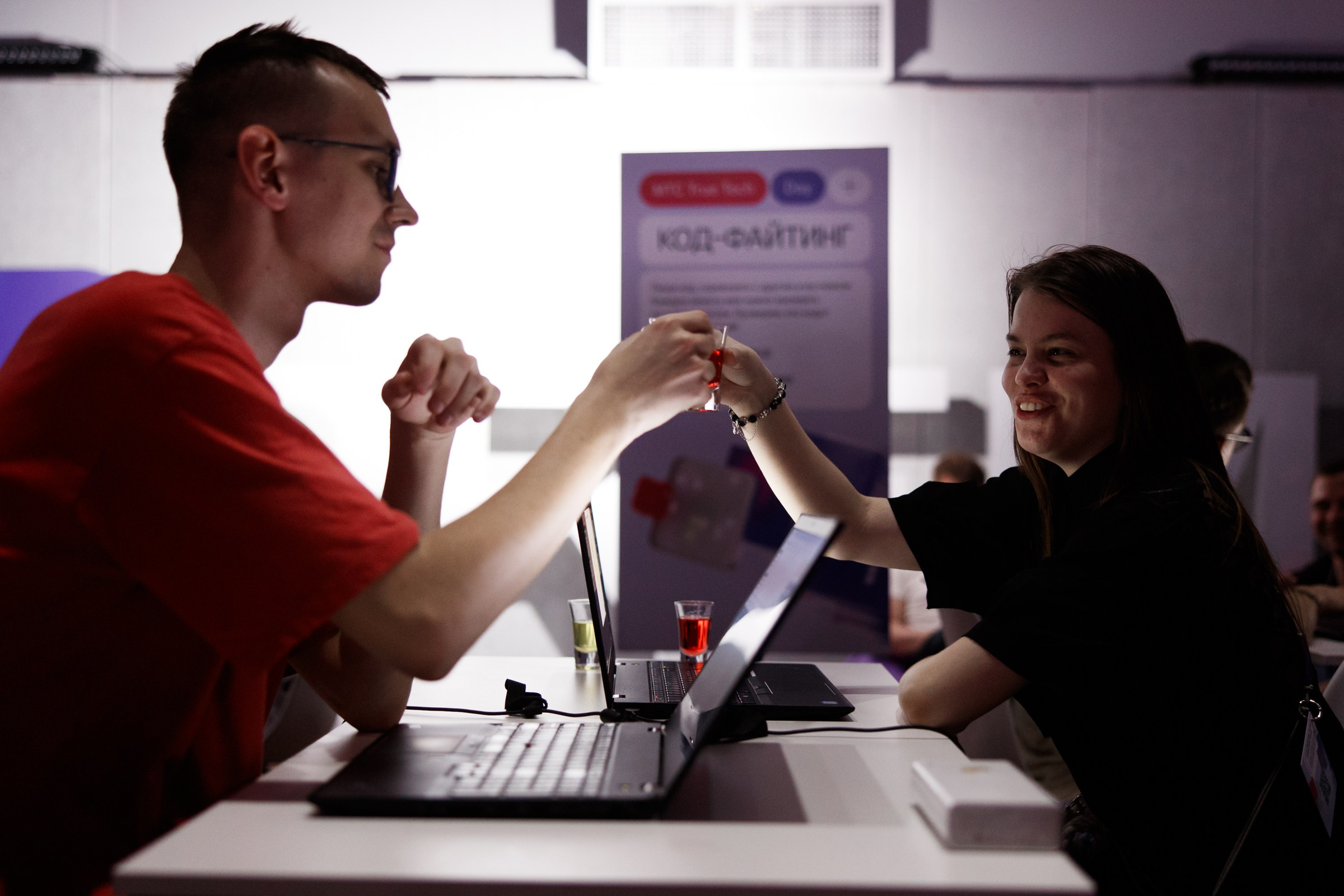 Интерактивные зоны для участников. Профессиональная съемка воркшопов на крупных форумах.