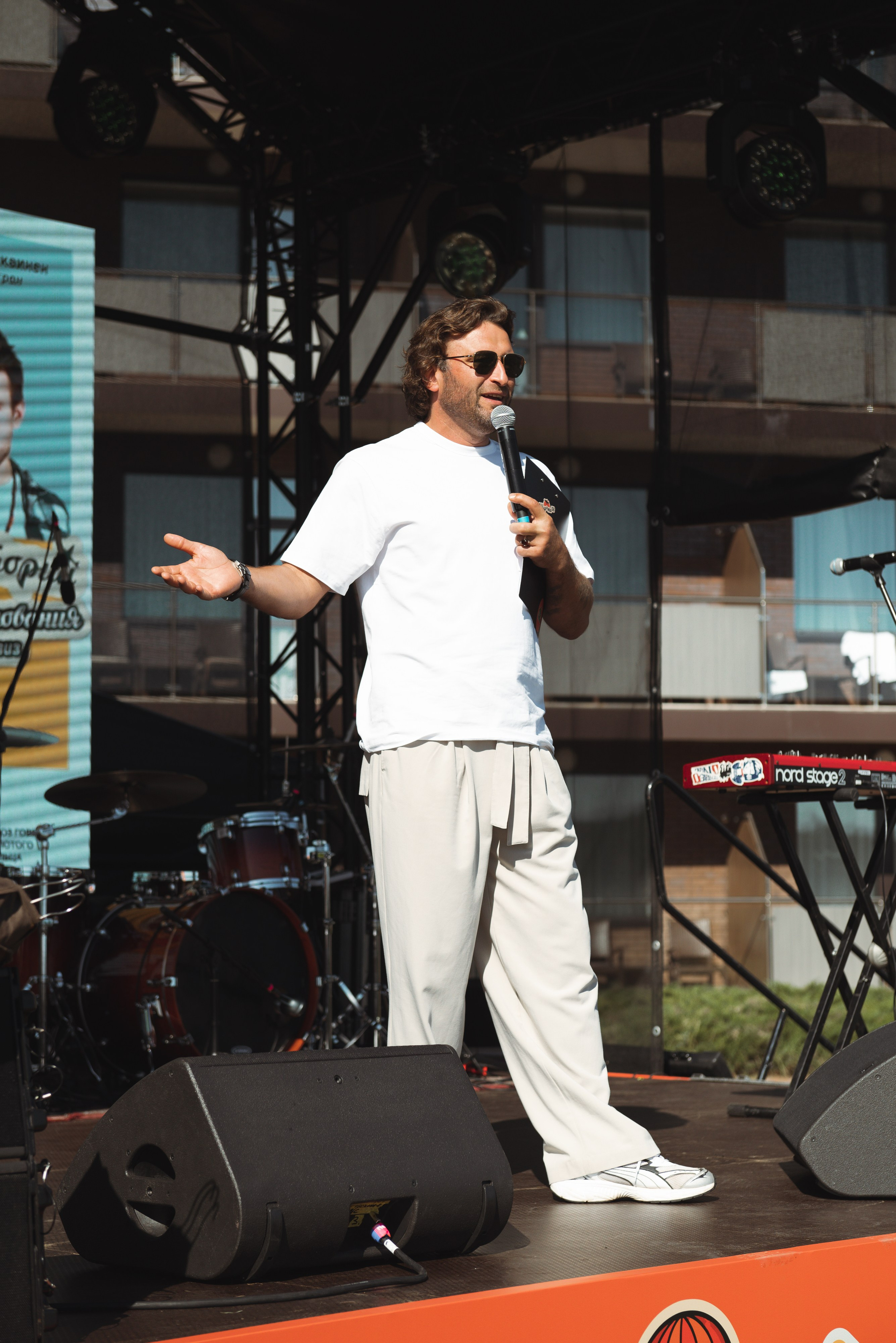 Фестиваль «Широта» и показ в «Азимут» Переславль-Залесский. Фотограф Москва Настя Профотовна. Репортажные, свадебные и контент фотосессии