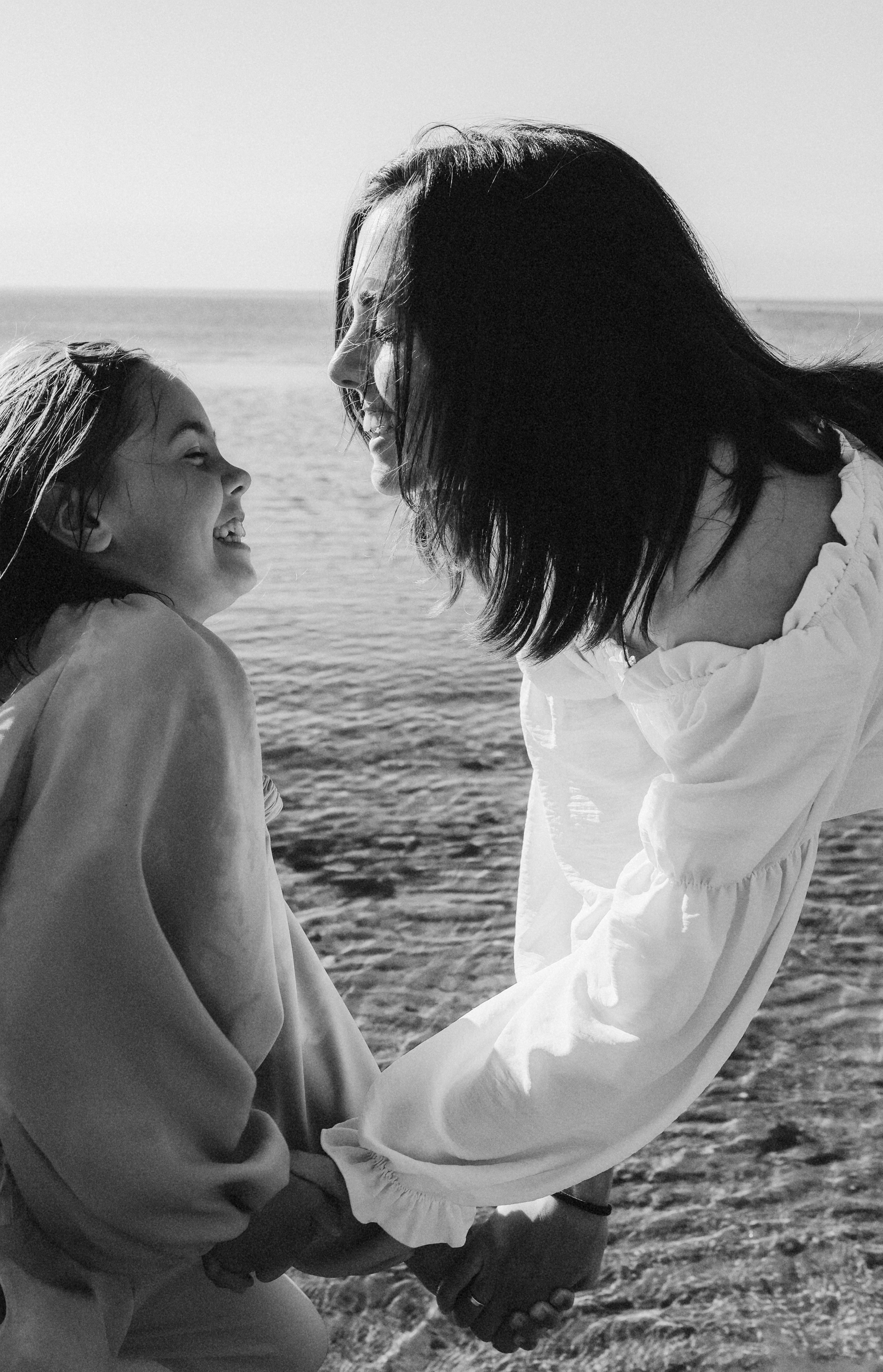 Семейная фотопрогулка на заливе. Алена Виталий Илона Ника. Семейный и свадебный фотограф в Санкт-Петербурге Яна