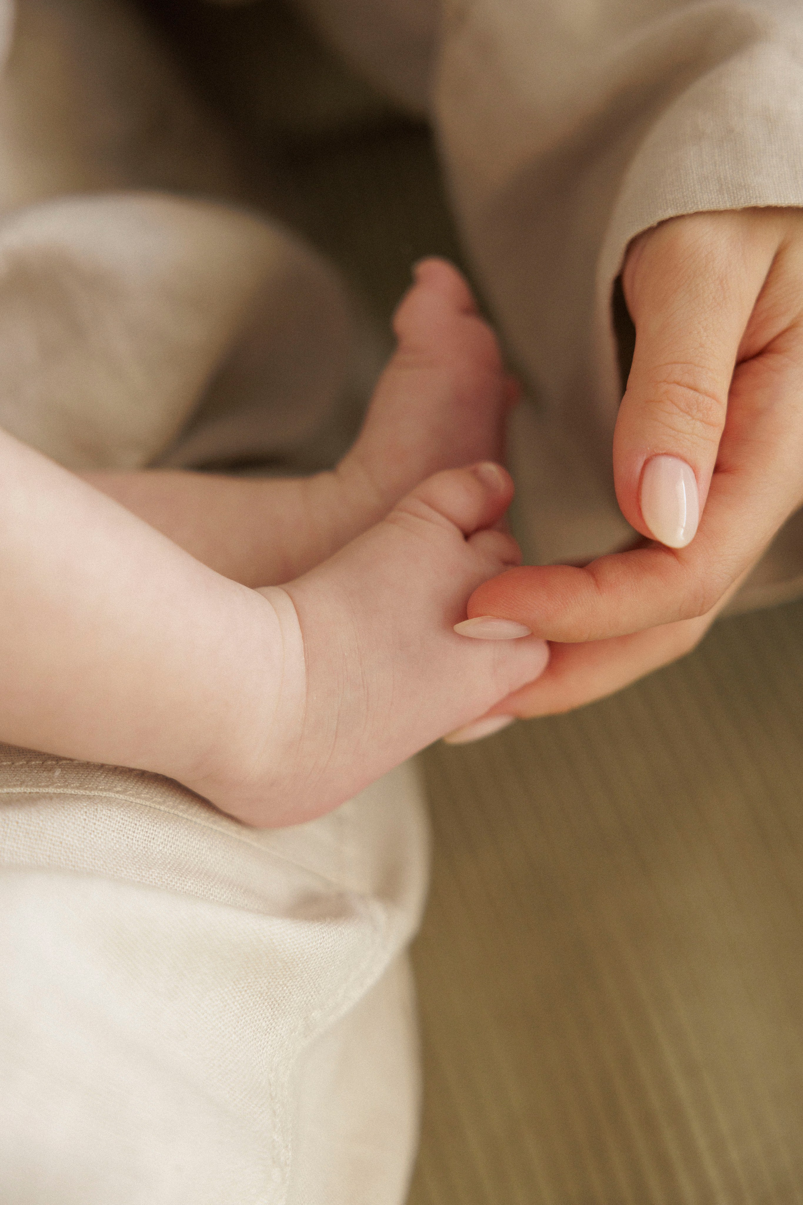 New born family photoshoot at home. Wedding and family photographer
