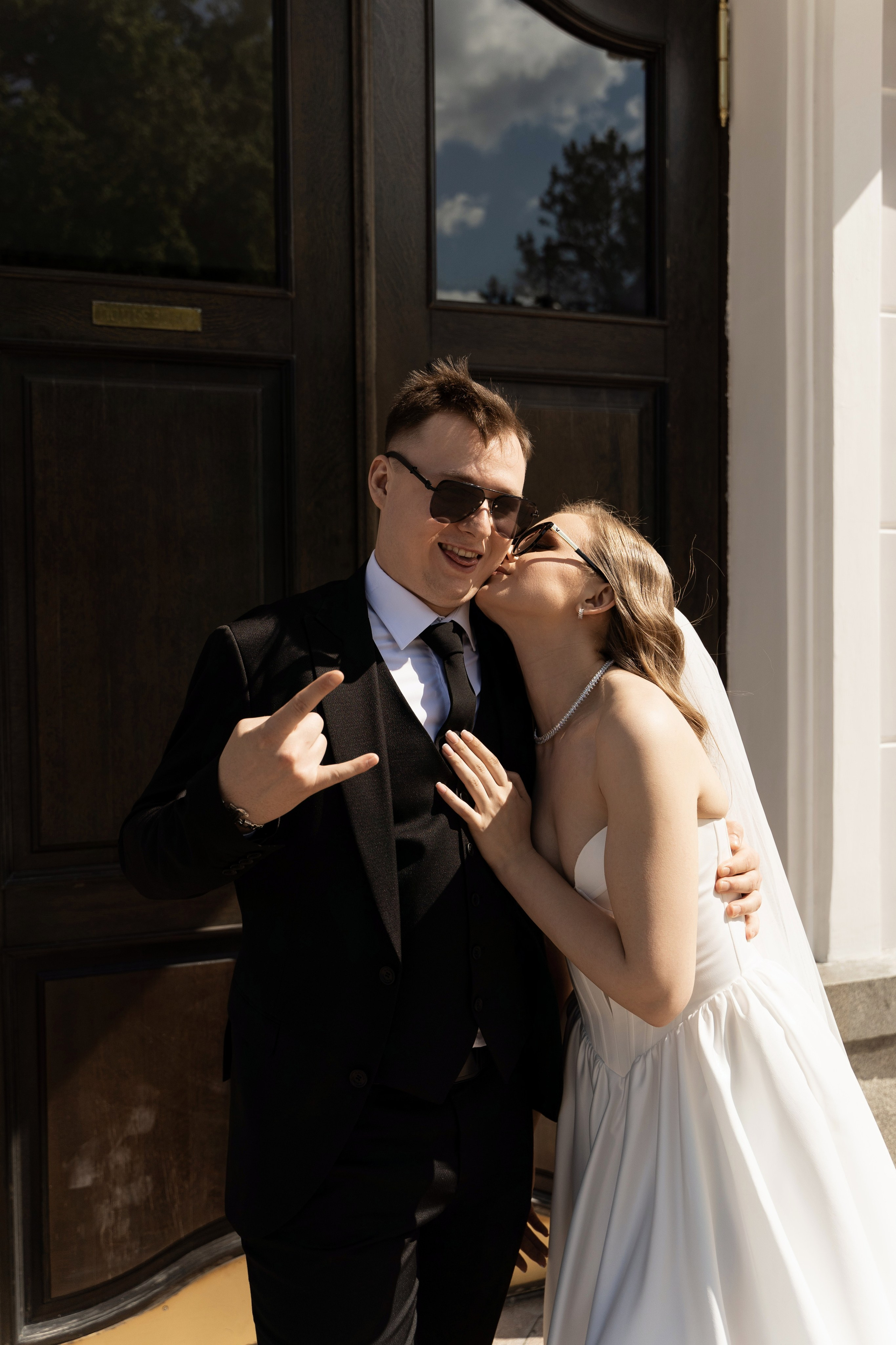 Свадебная фотосессия в Екатеринбурге, фотосессия у Оперного театра, сборы в отеле. Фотограф Татьяна Мамонтова