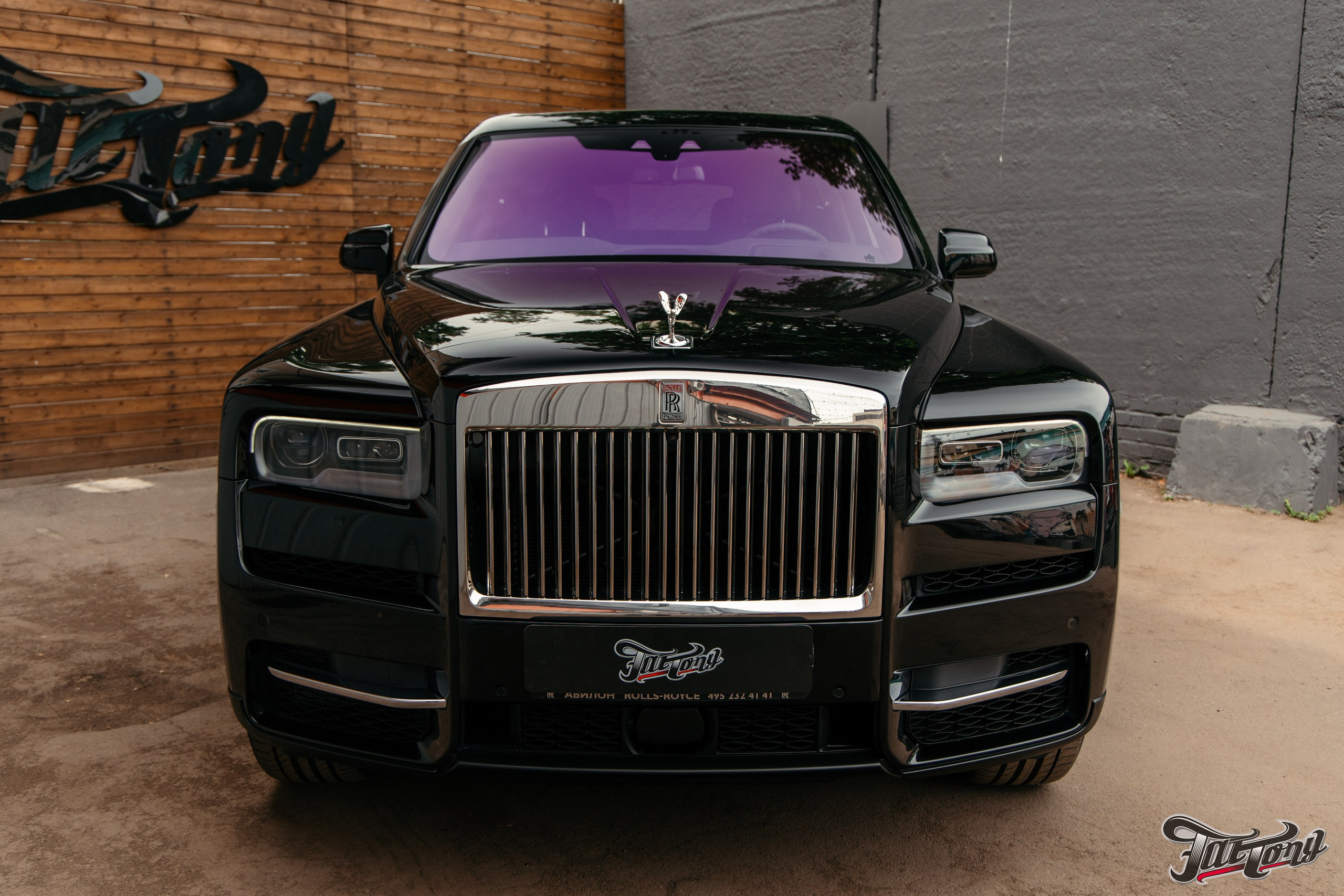 Rolls-Royce Cullinan оклейка в матовый полик, полный антихром. DeLorein