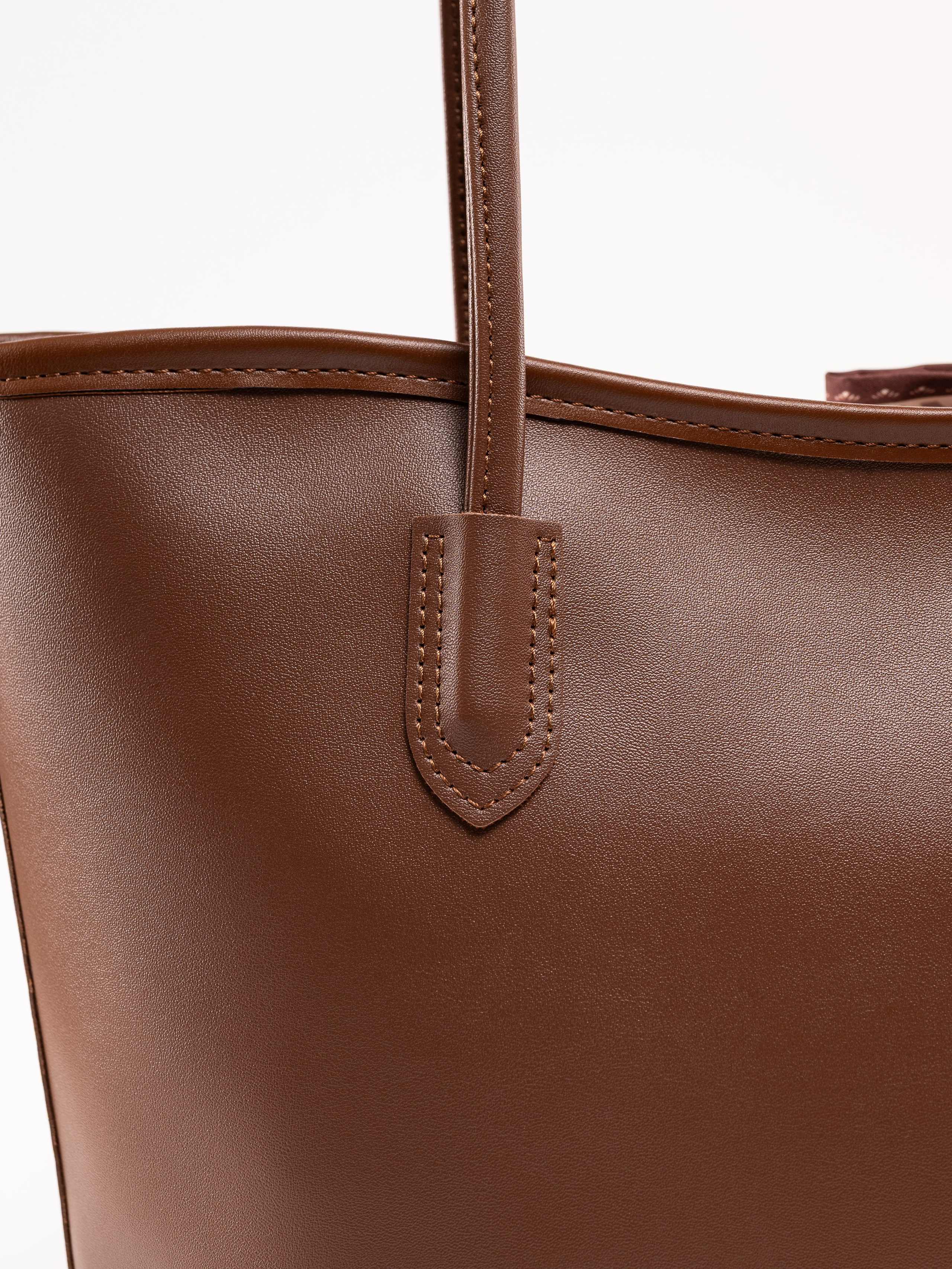 Q Сумки-тоут женские предметка серия 2. Предметный фотограф, фото для маркетплейсов Пятигорск, КМВ