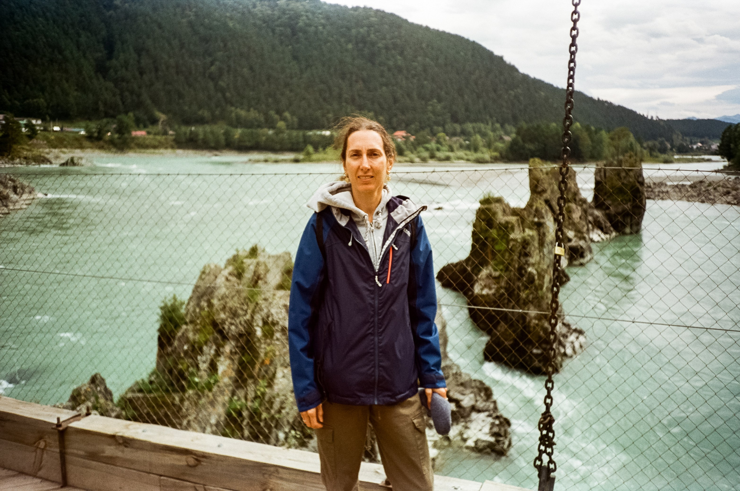 Зубы Дракона. Подвесной мост, скалы и Катунь. Фотограф-документалист Мария Осокина