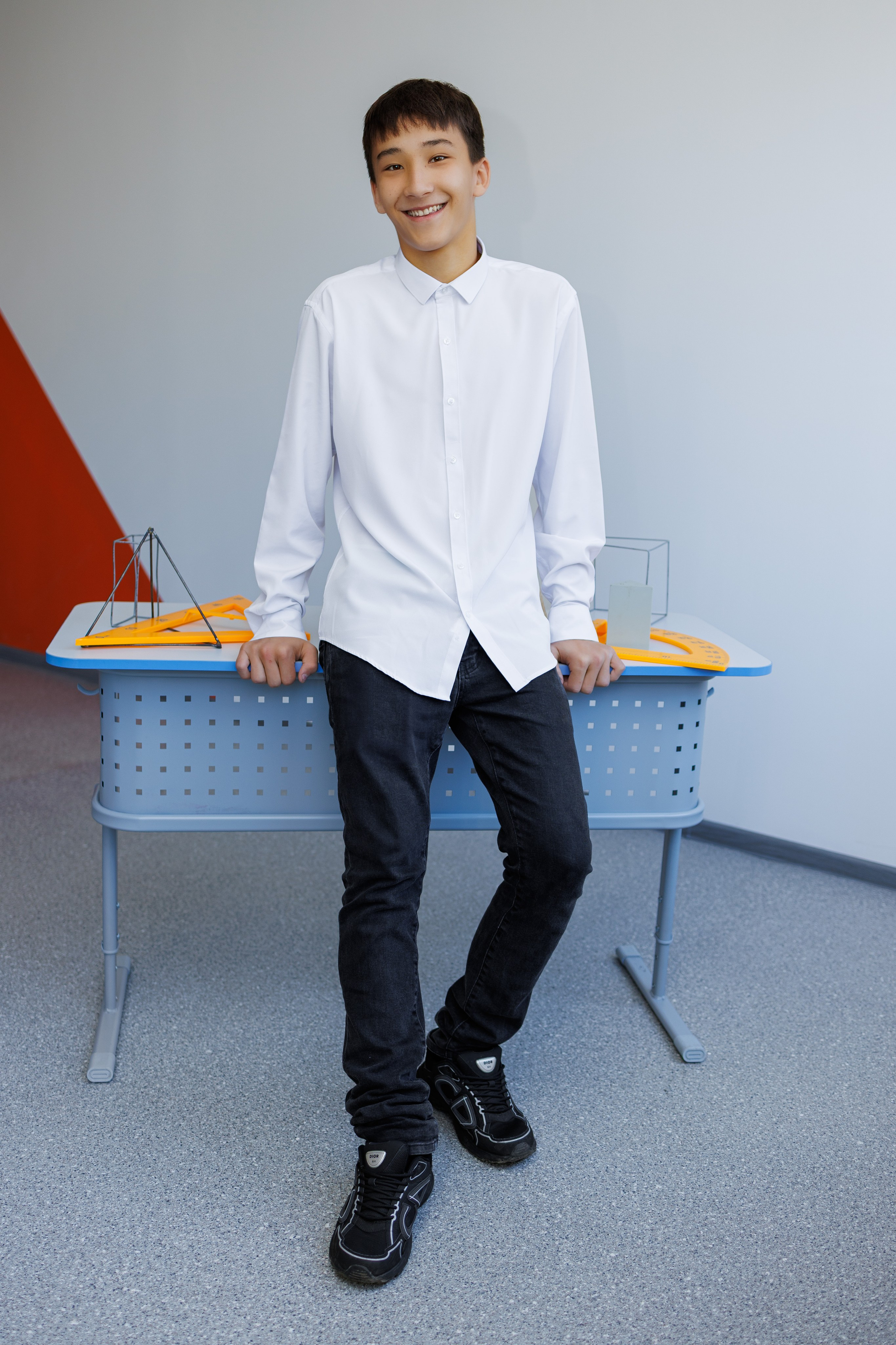 Позы для школьной фотосессии. Фотограф Медногорск Кувандык Оксана Шерехода свадебные, семейные, индивидуальные, школьные фотосессии. Печать фотоальбомов