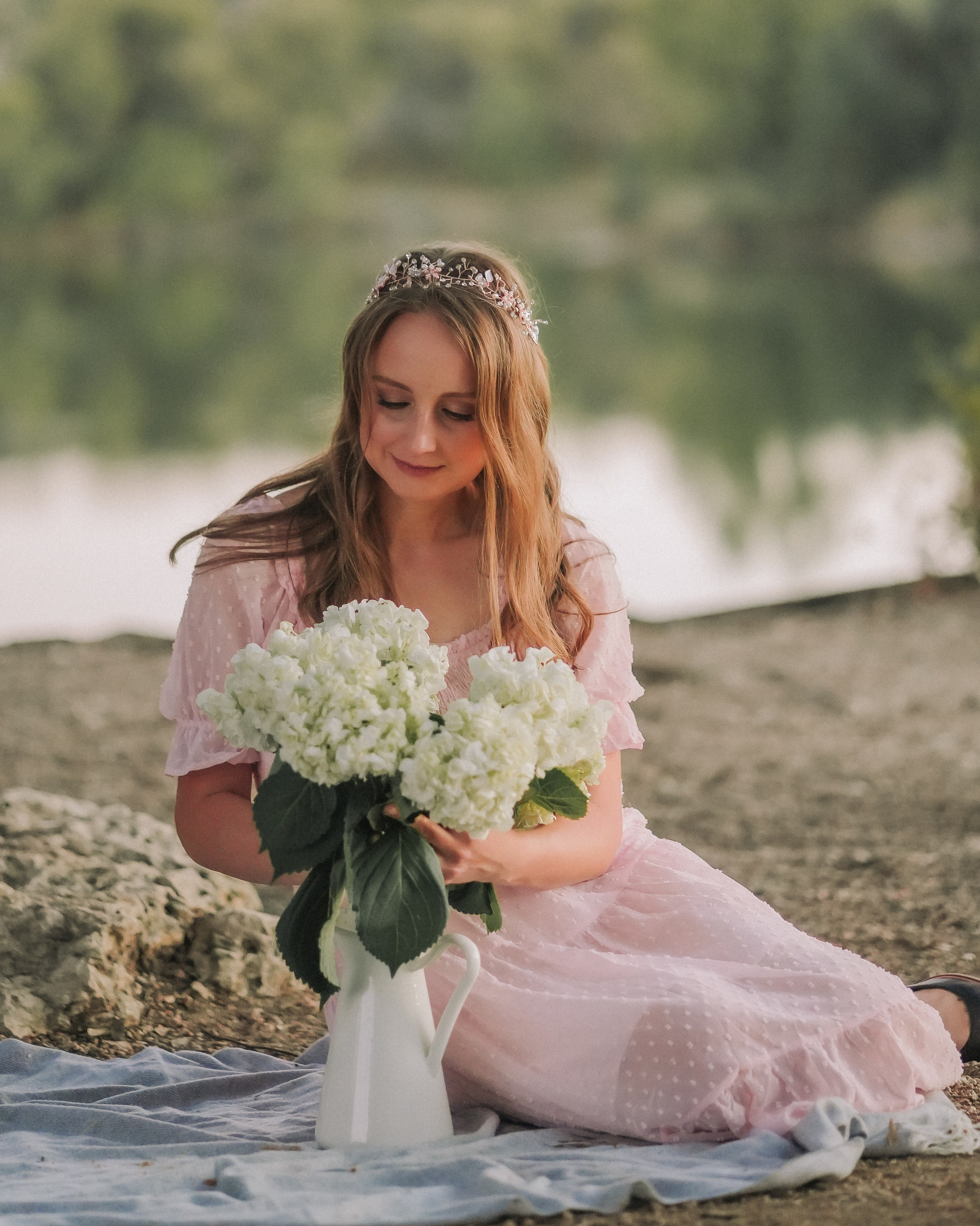 Family snuggles & smiles — cozy family photos