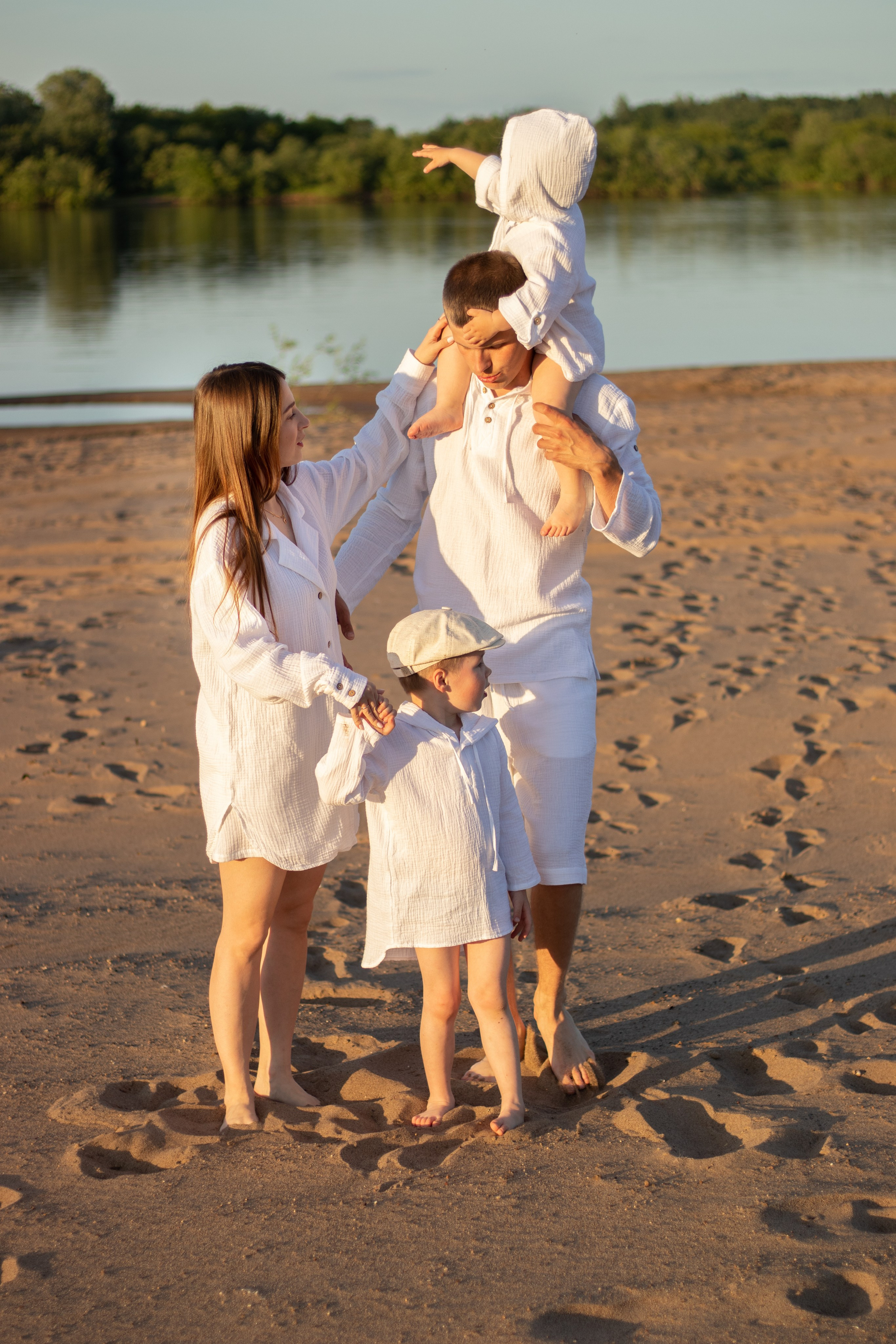 Закат море/река солнце пляж.Киров