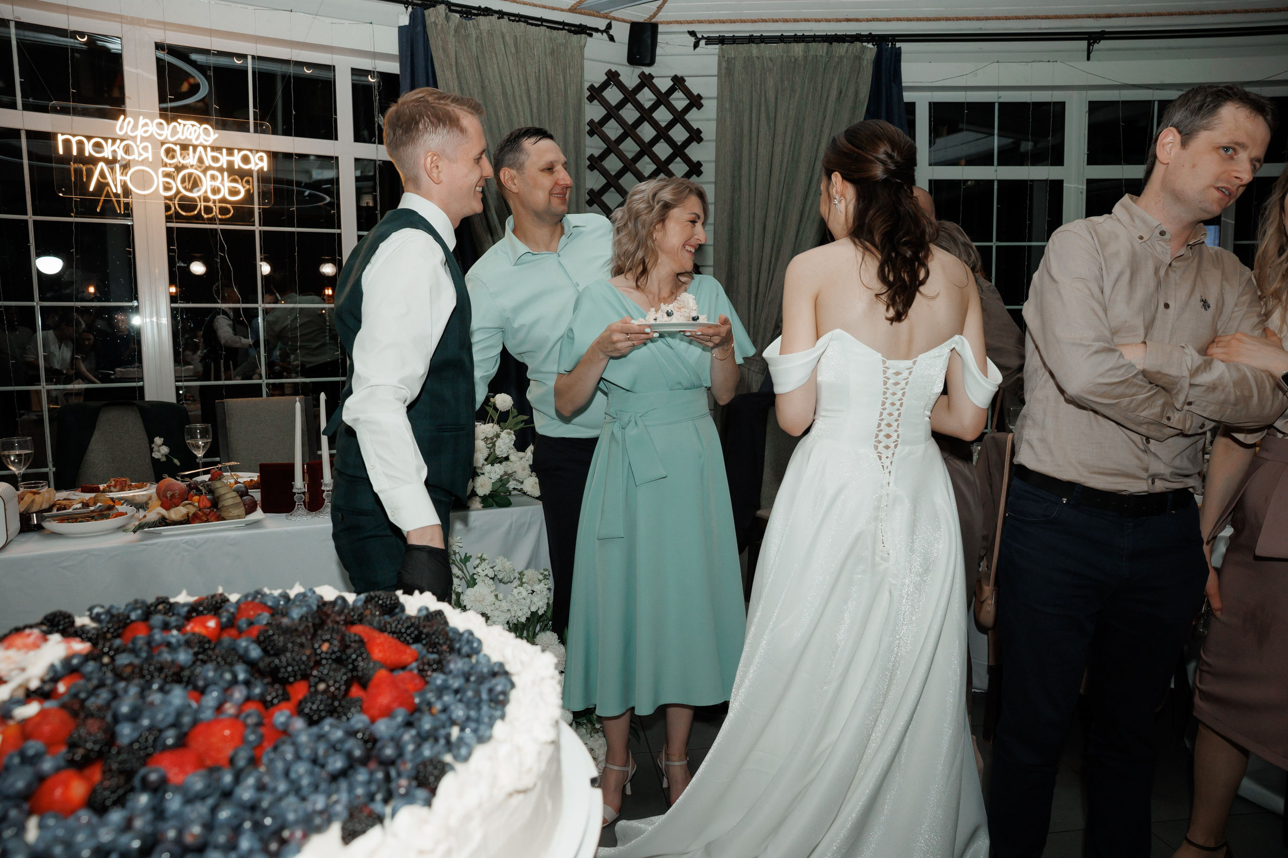 Регистрация в отеле Fish Point, ЗАГС Бутово, прогулка в Остафьево. Свадебный и репортажный фотограф (Москва, Королев и другие)