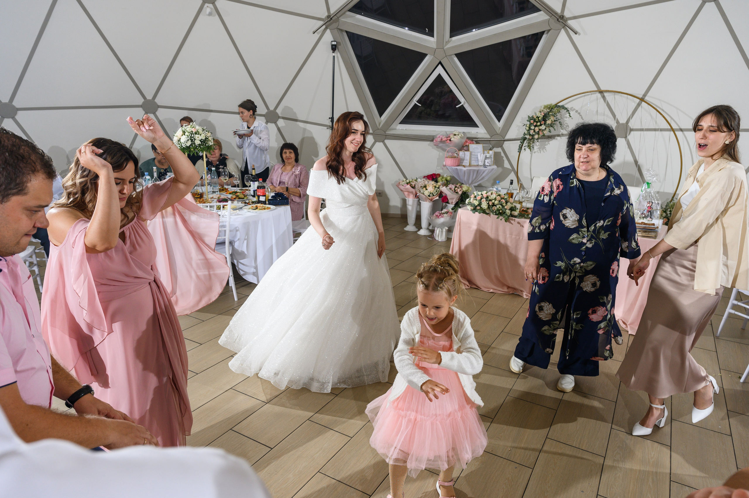 Свадебная фотосессия парк-отель Петрухино-клуб. Свадебный фотограф Москва Юрий Кульман