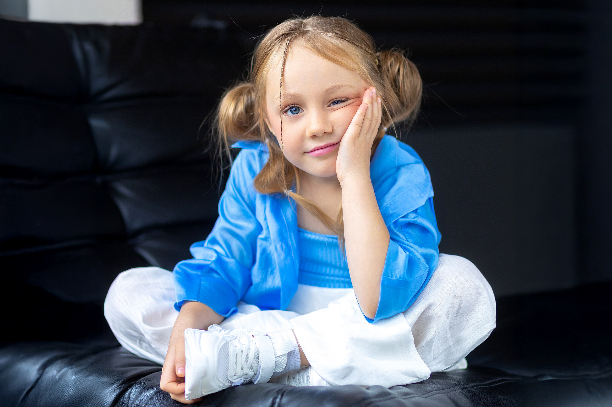 Алиса. «Лаборатория Фотофей» — Виктория Балмош и Юлия Мун. Екатеринбург