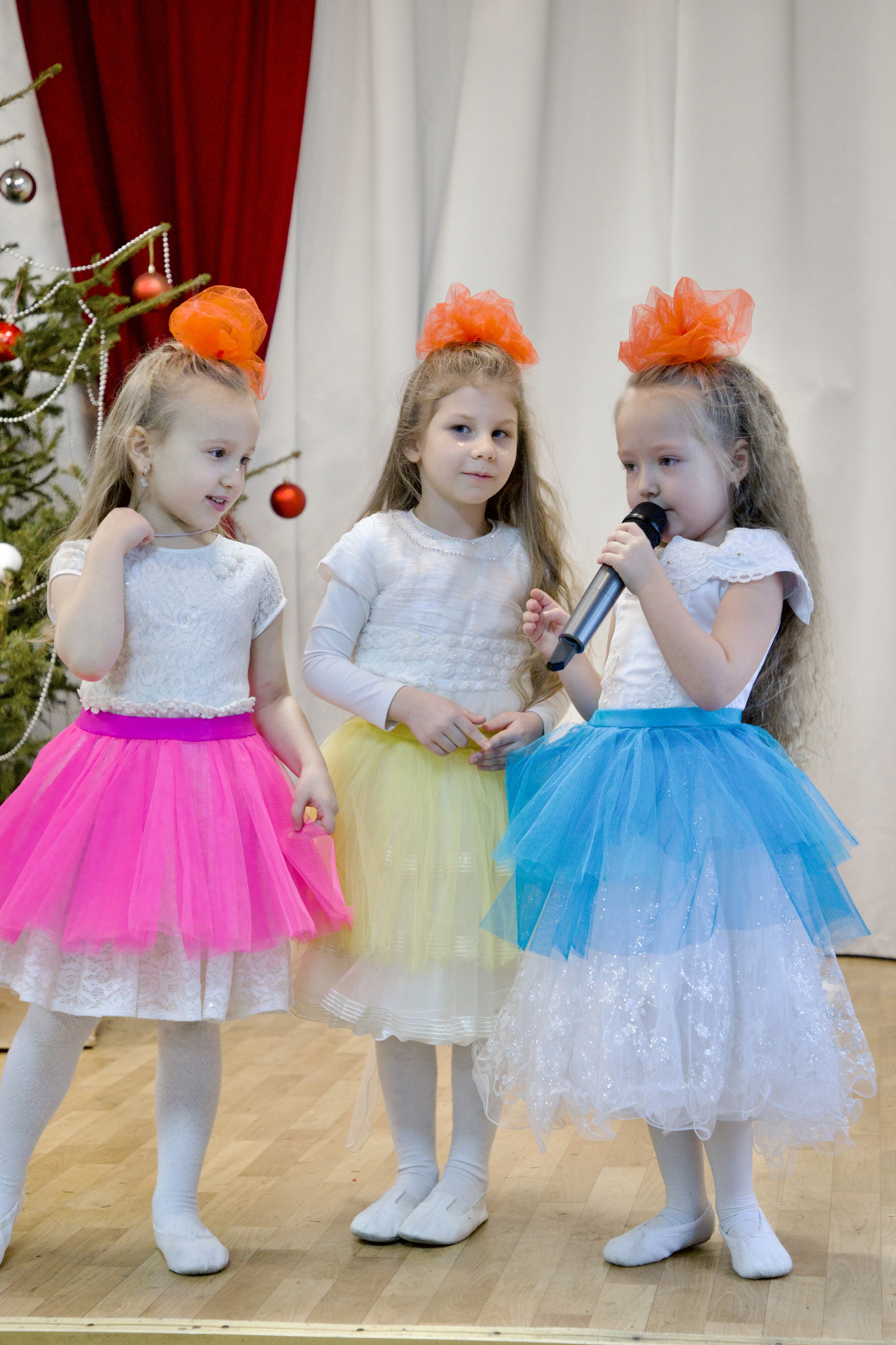 Разные выступления. Школьные выпускные альбомы в Москве Марина Николаева