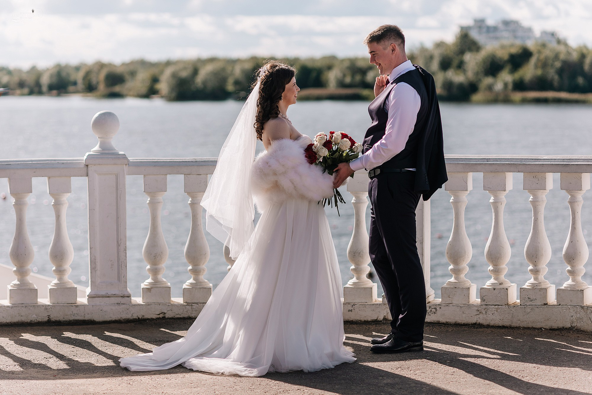 Свадебная прогулка Евгения и Анны в Дубне. Свадебный фотограф в Дубне Алексей Фонарёв