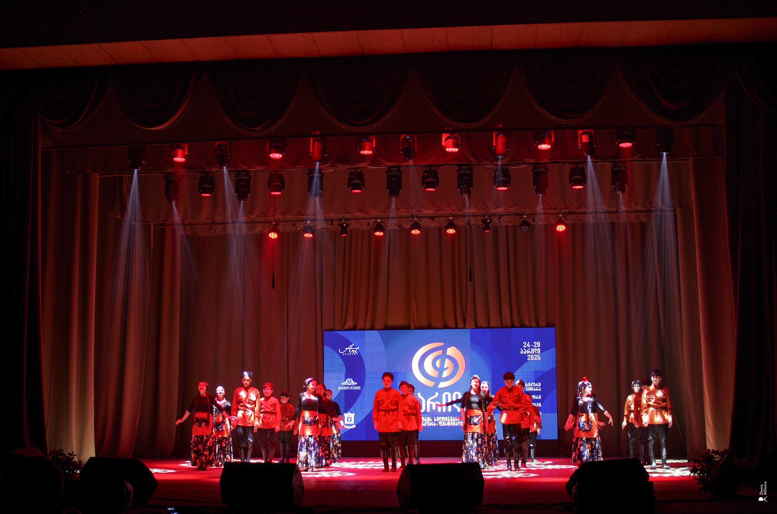 Танцы в Хоби. Портретный фотограф Денис Милютин