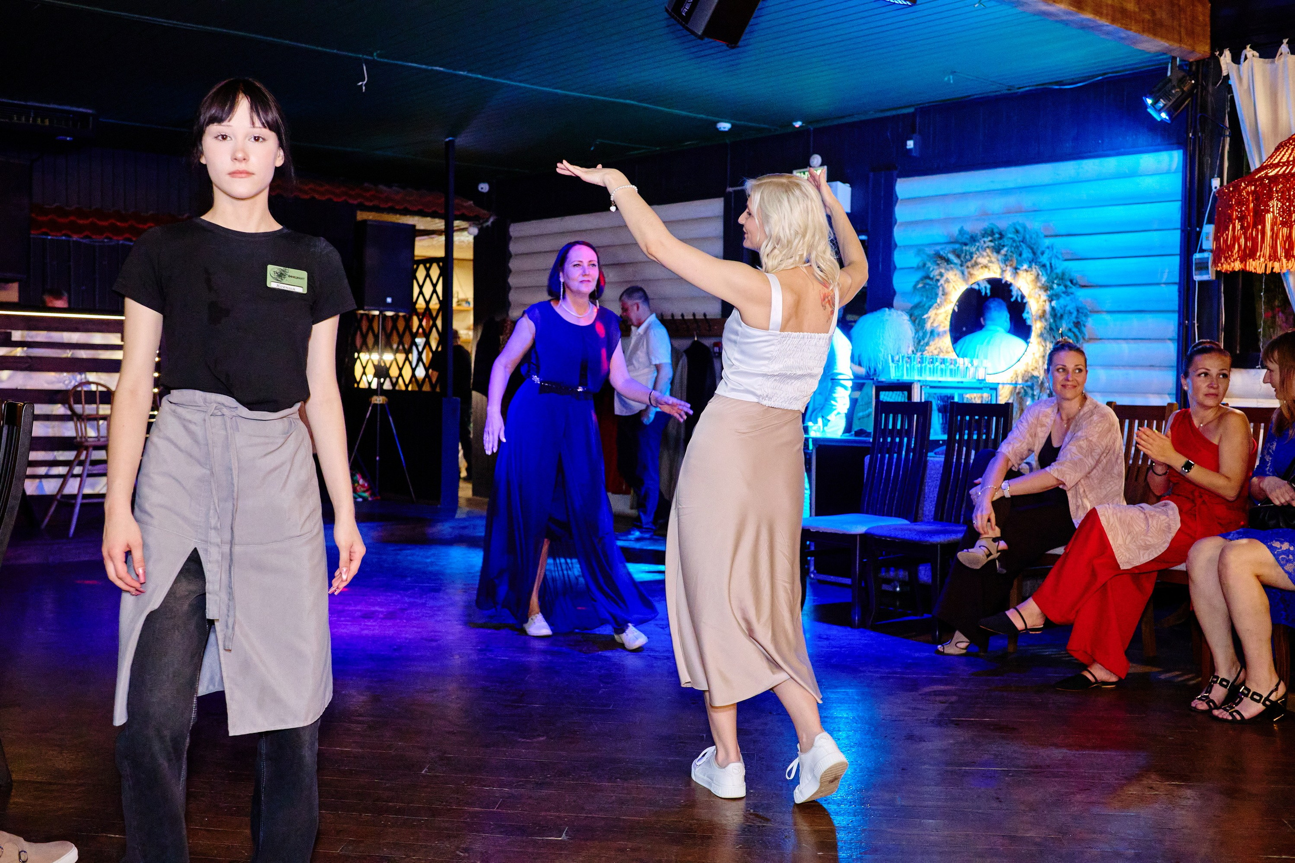 Выпускной 35 Сош. Фотограф Выпускные альбомы Таганрог Сергей Коробченко