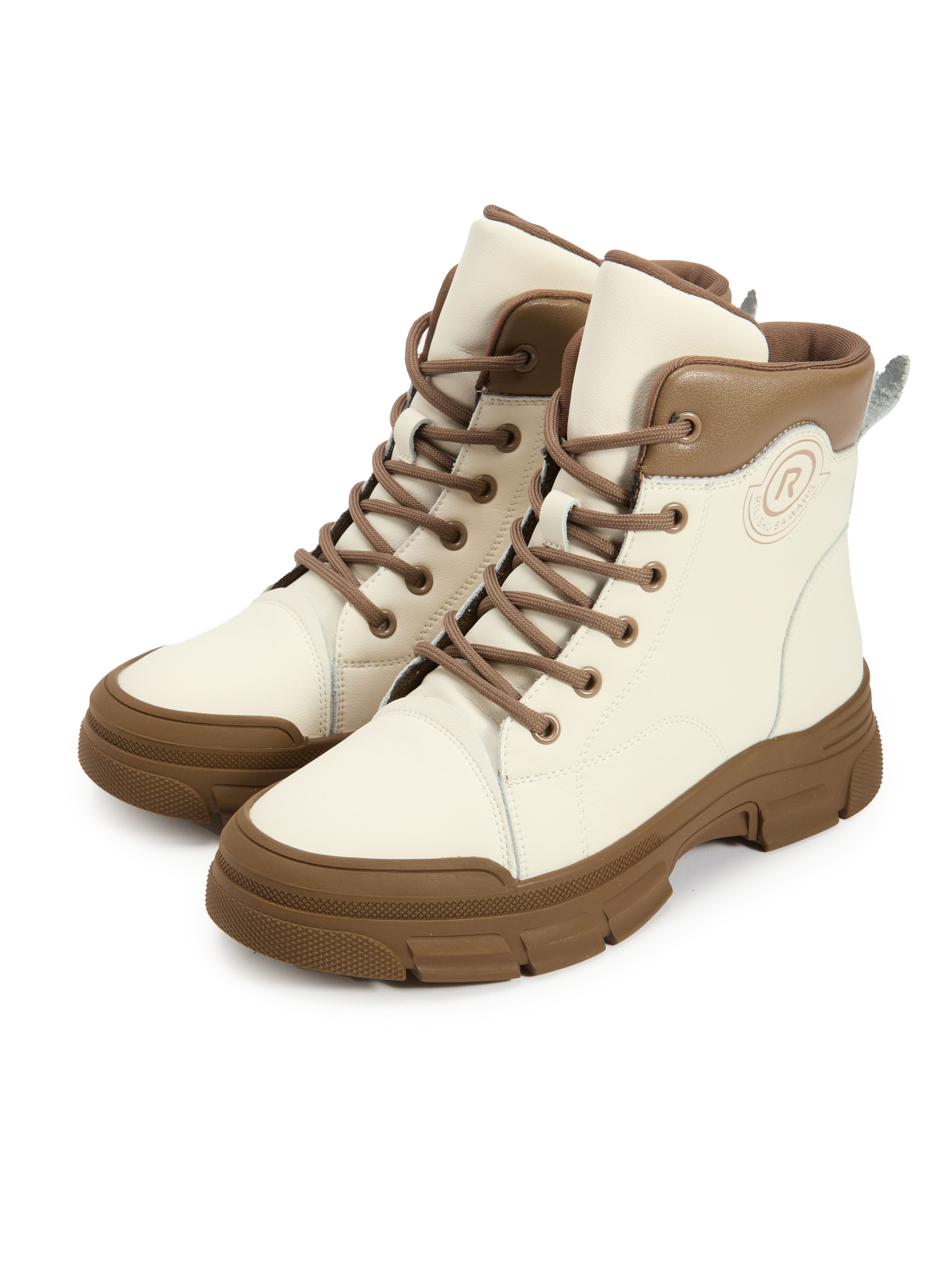 Каталожная фотография обуви. Фотограф в Москве Егор Гончаров