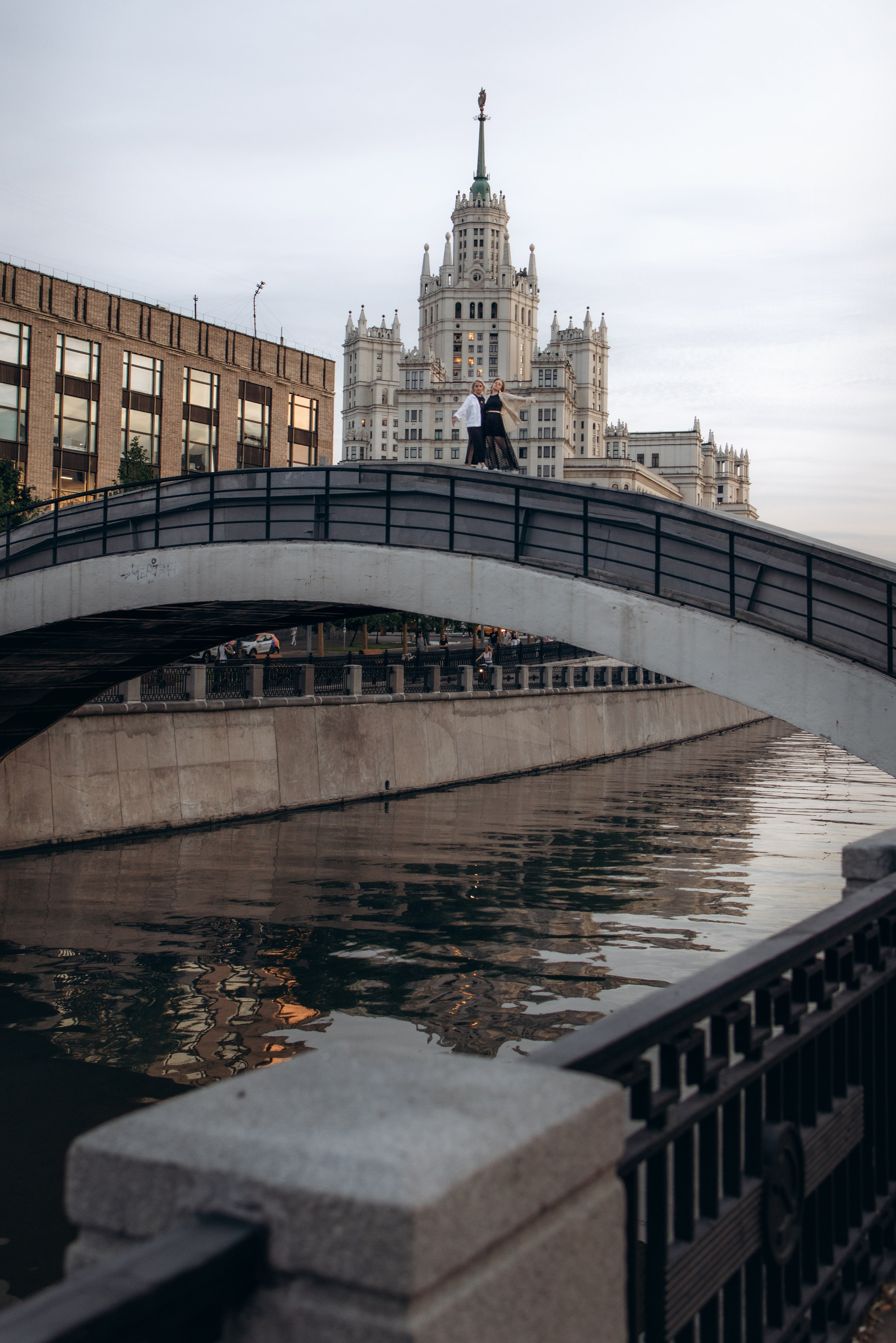 Мама дочка прогулка по городу. Семейный фотограф, детские, семейные, лав стори съемки в Москве
