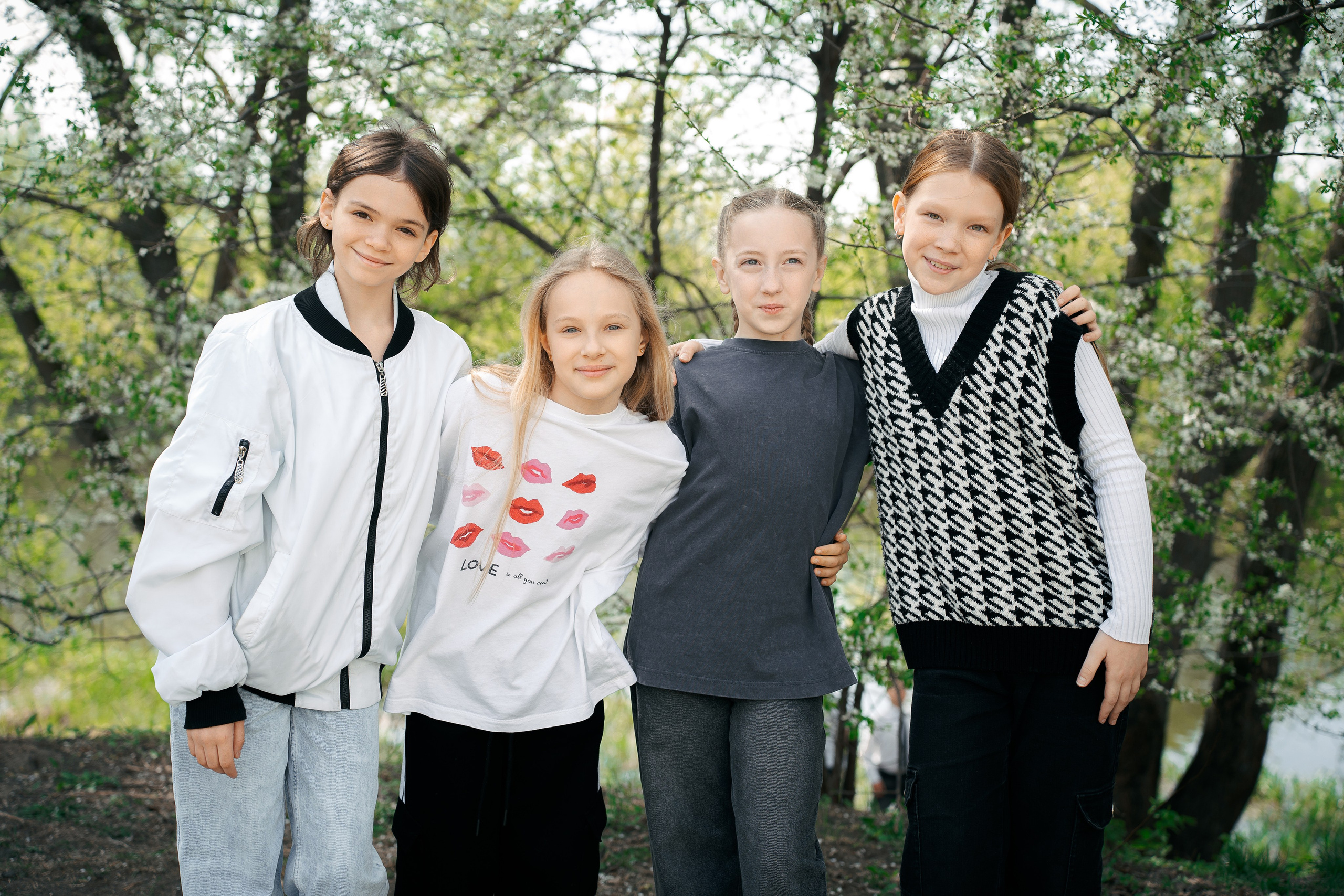 Прогулки в школьном дворе. Фотограф Казакова Анастасия