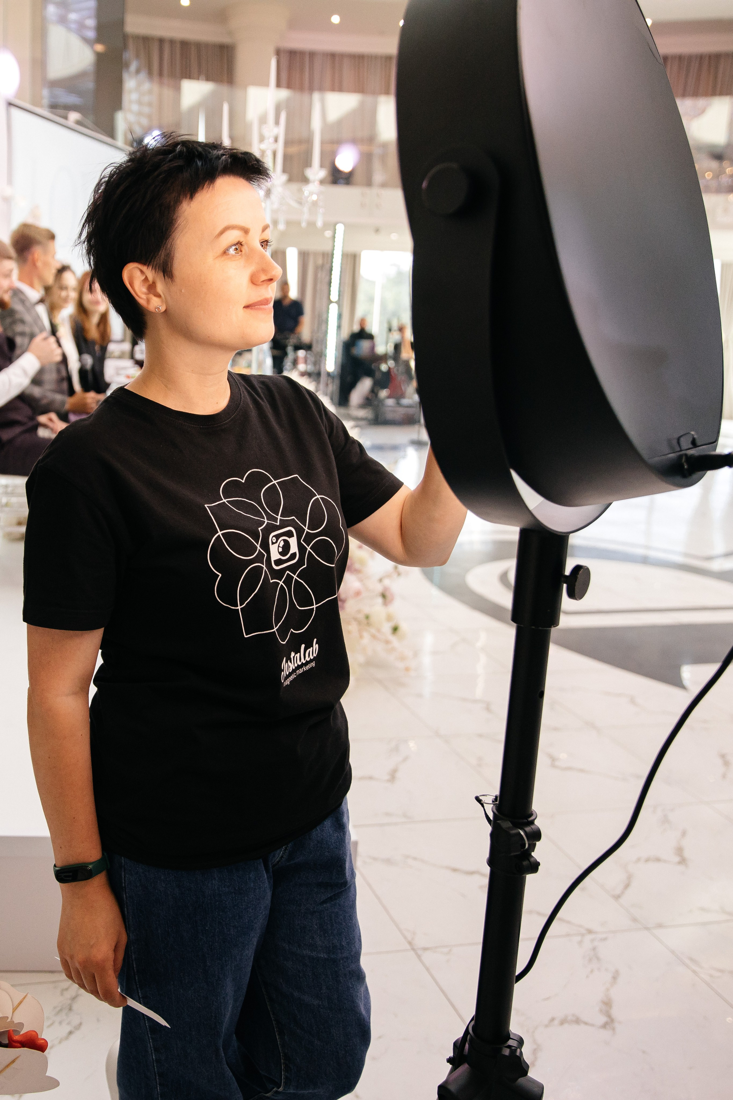 Фото-гиф-стойка BLACK (фотобудка, селфизеркало). Инсталаб Краснодар фото и видео интерактивы на ваше мероприятие