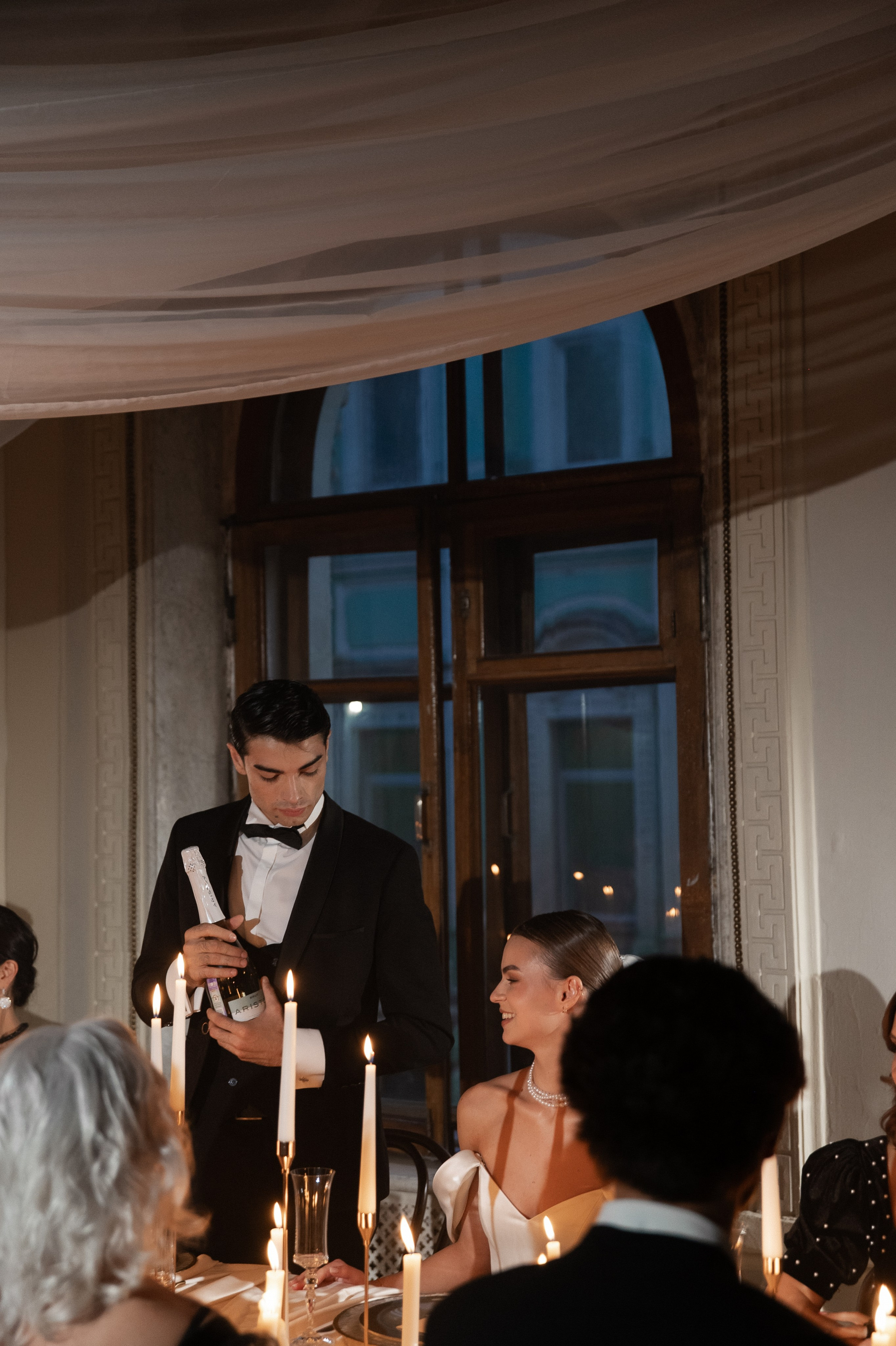 Камерный свадебный ужин при свечах в старинном особняке в фотостудии 21. Kult. Ярослава Ерина — свадебный фотограф в Москве