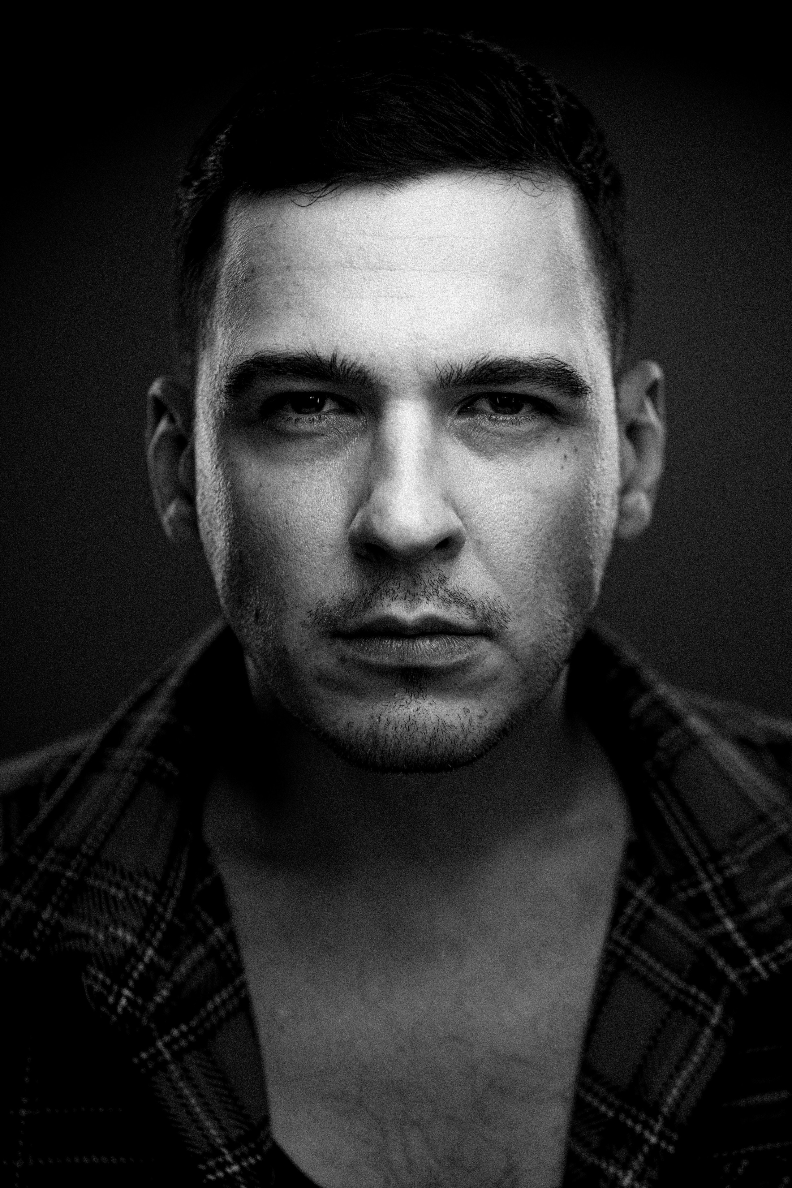 Headshot & portrait session for Arthur. Headshot & portrait photographer Alexei Shendrick