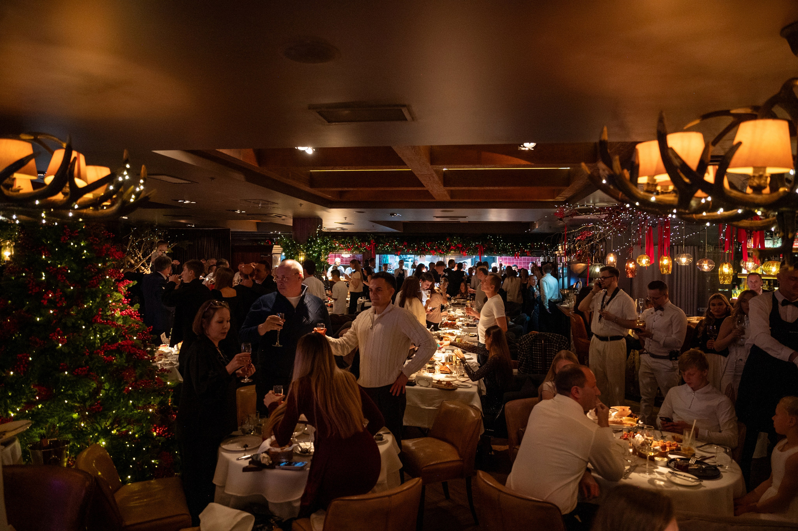 Новый год 2025 в ресторане Red Fox. Репортажный фотограф в Красной Поляне и Сочи Павлюченко Екатерина