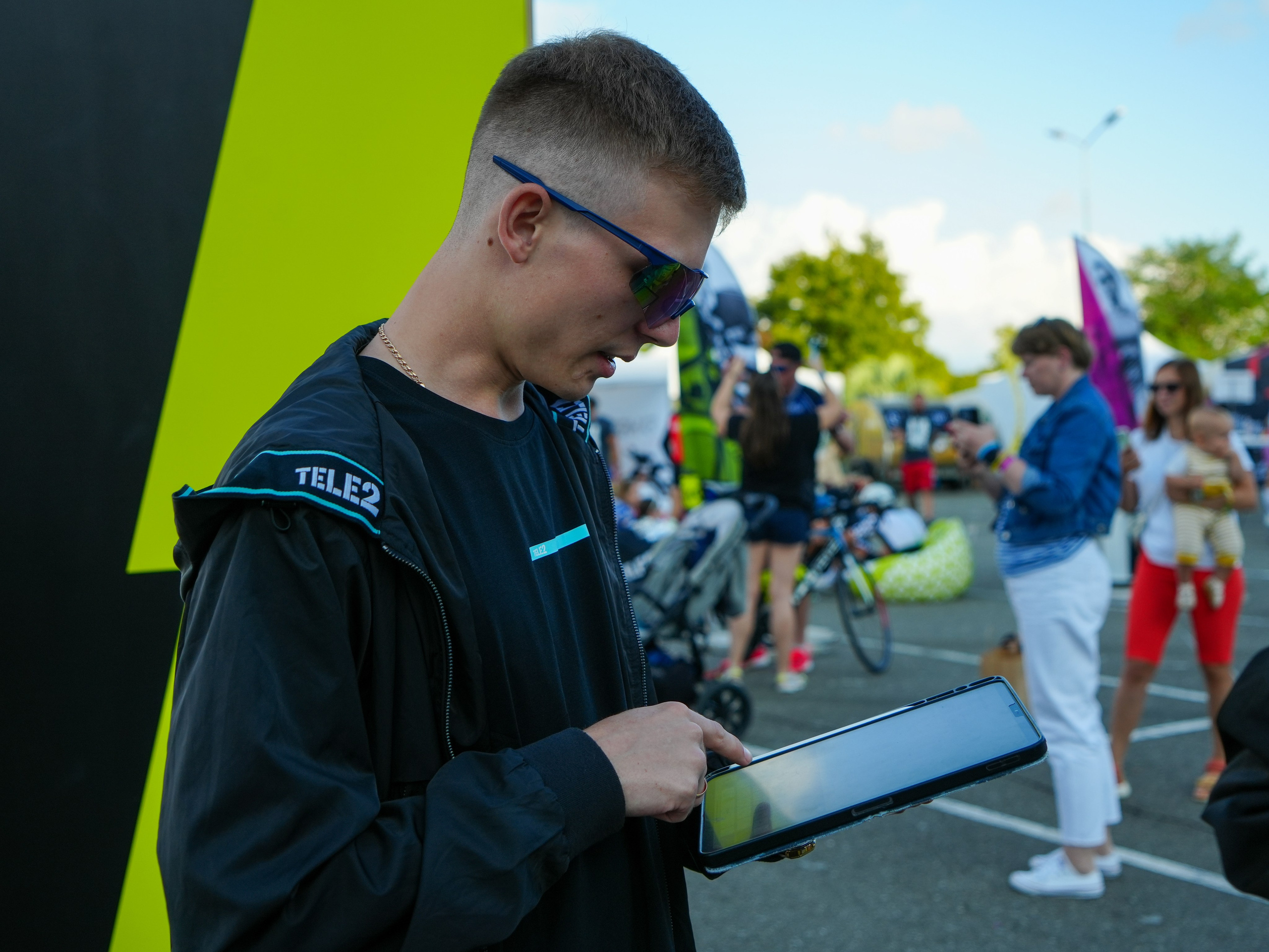 Фотоотчет партнерской интеграции для компании TELE2 на фестивале Ironstar. Репортажный фотограф в Красной Поляне и Сочи Павлюченко Екатерина
