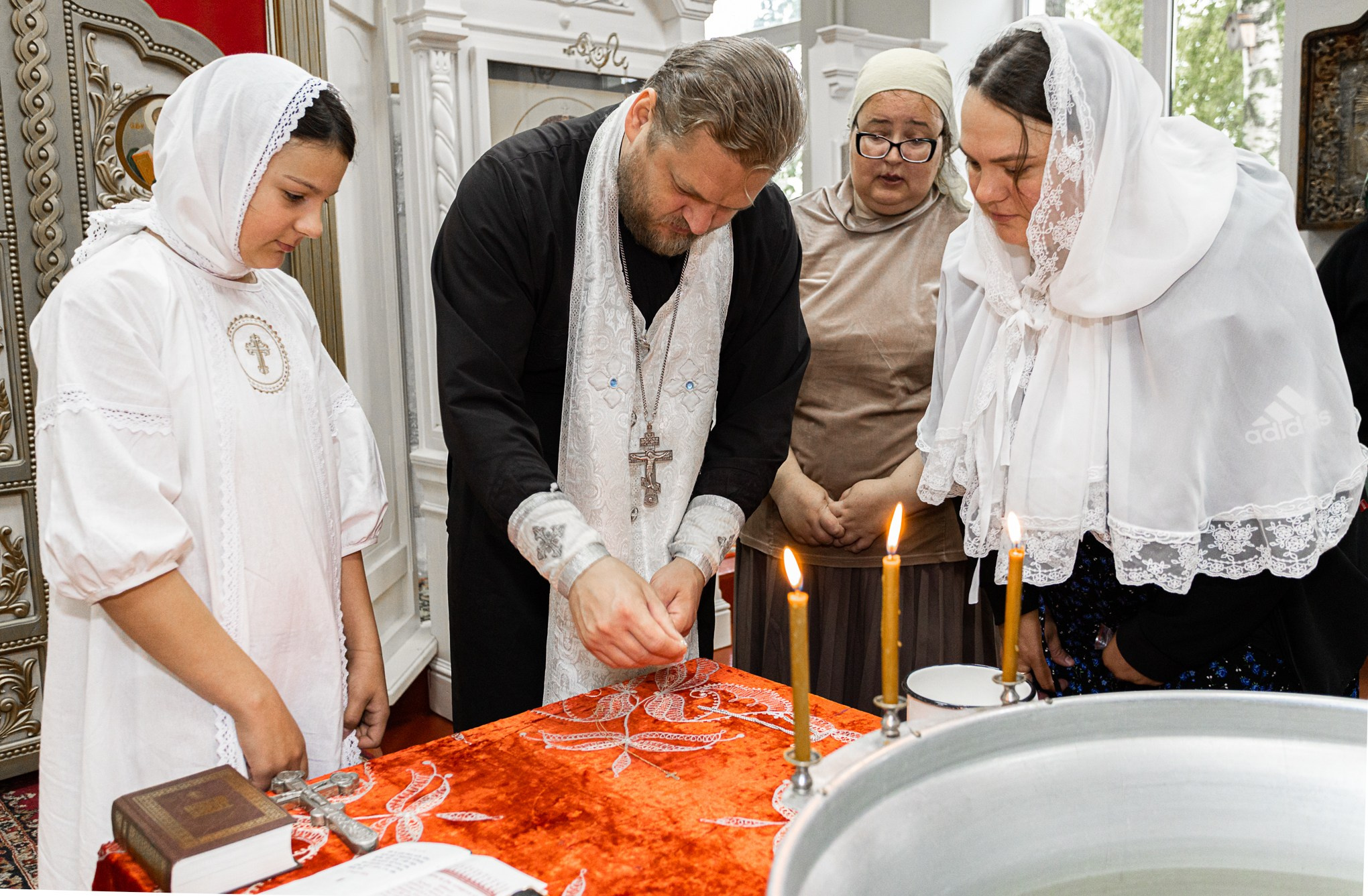 Свадьба, роспись в ЗАГСе, венчание, крещение, выписка из роддома — фотосъёмка. Визуальная упаковка брендов и проектов через фото и видеопроизводство