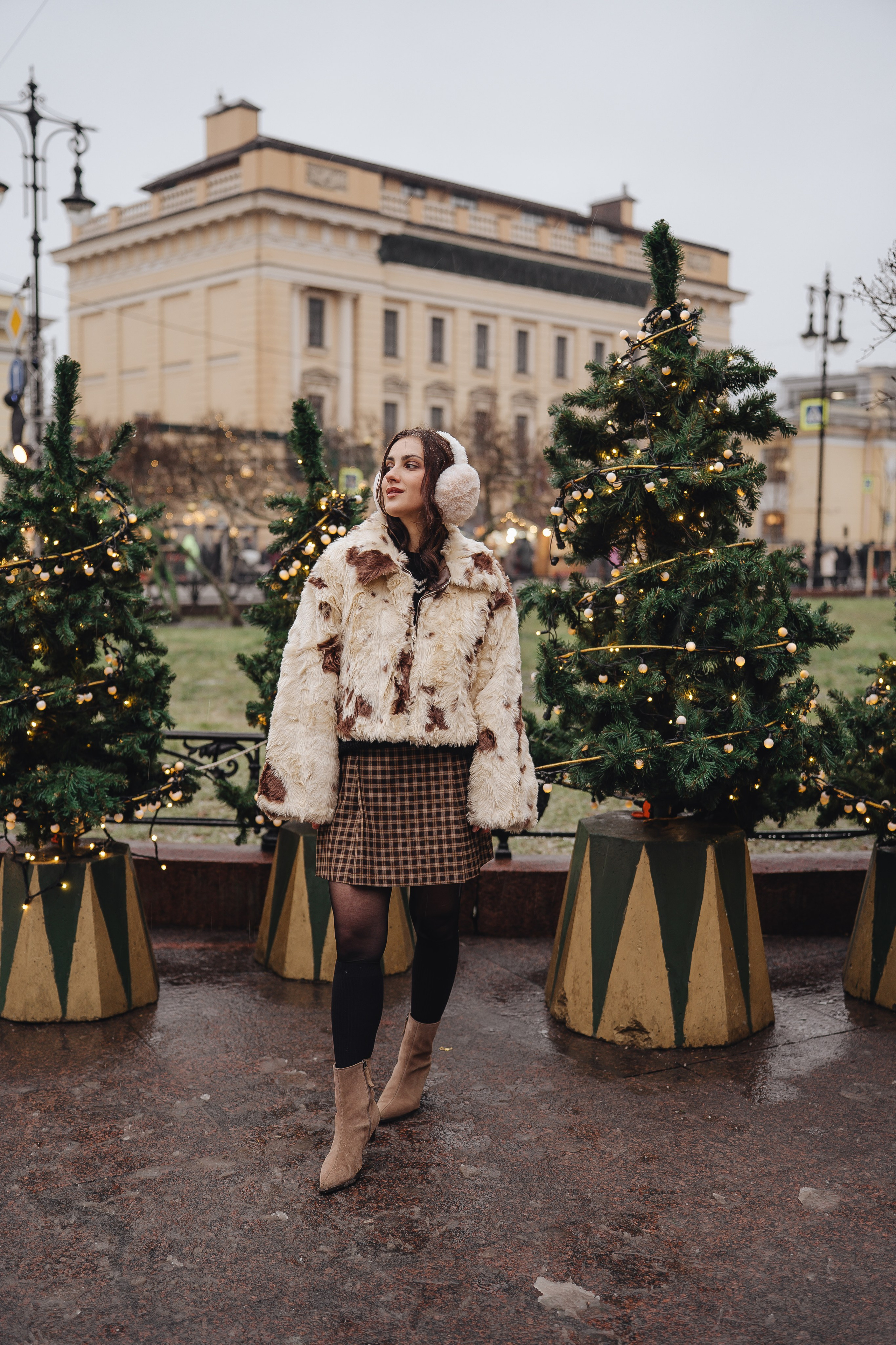ПРОГУЛКА НА МАНЕЖНОЙ ПЛОЩАДИ ДЛЯ ДЕВУШКИ ПЕРЕД НОВЫМ ГОДОМ (НОВОГОДНЯЯ ФОТОСЕССИИЯ НА МАНЕЖНОЙ ПЛОЩАДИ). Профессиональный фотограф, Санкт-Петербург — Виктория Богомолова