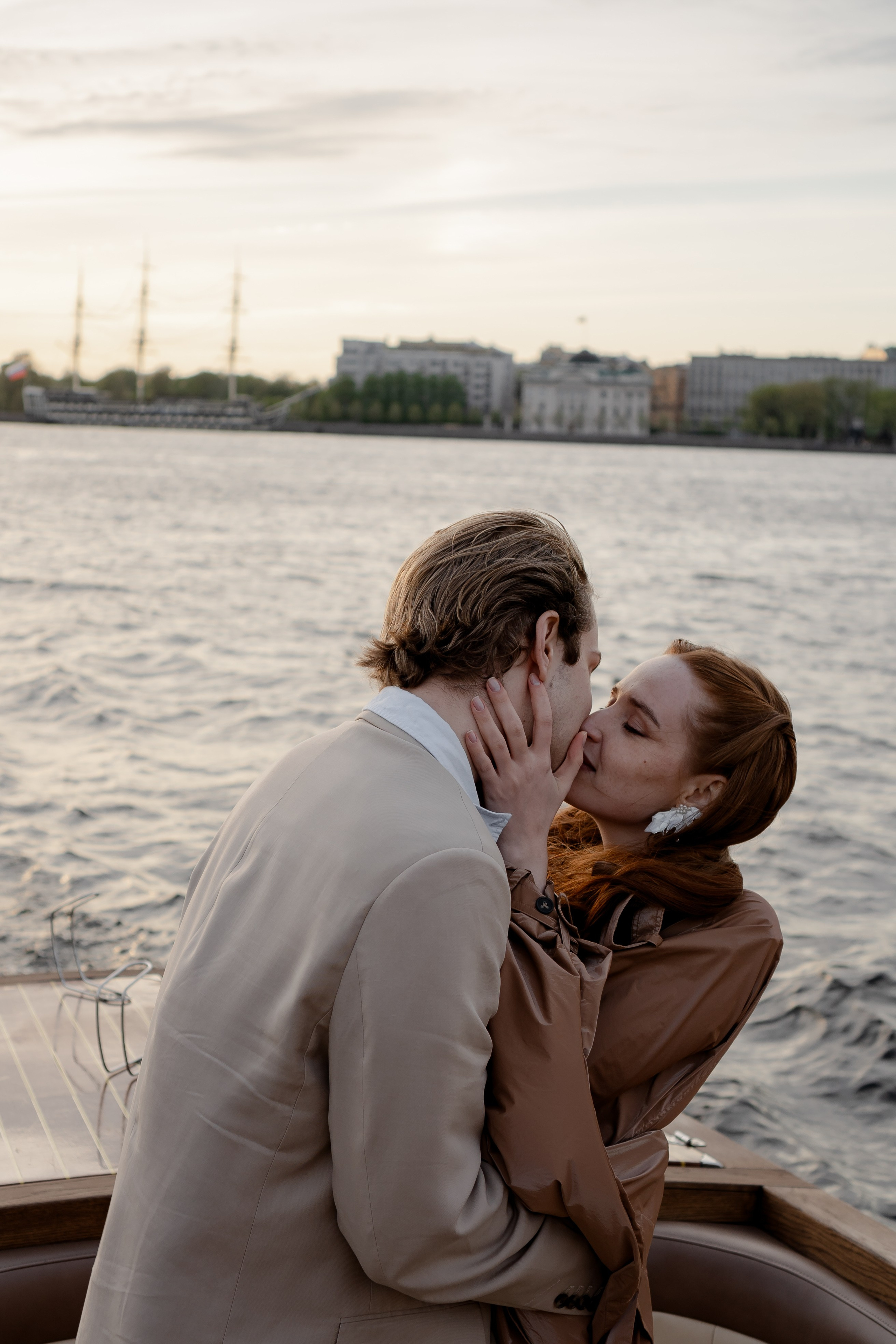 СВАДЕНБНАЯ СЬЕМКА НА КАТЕРЕ ПО КАНАЛАМ САНКТ-ПЕТЕРБУРГА И В АКВАТОРИИ НЕВЫ. Профессиональный фотограф, Санкт-Петербург — Виктория Богомолова