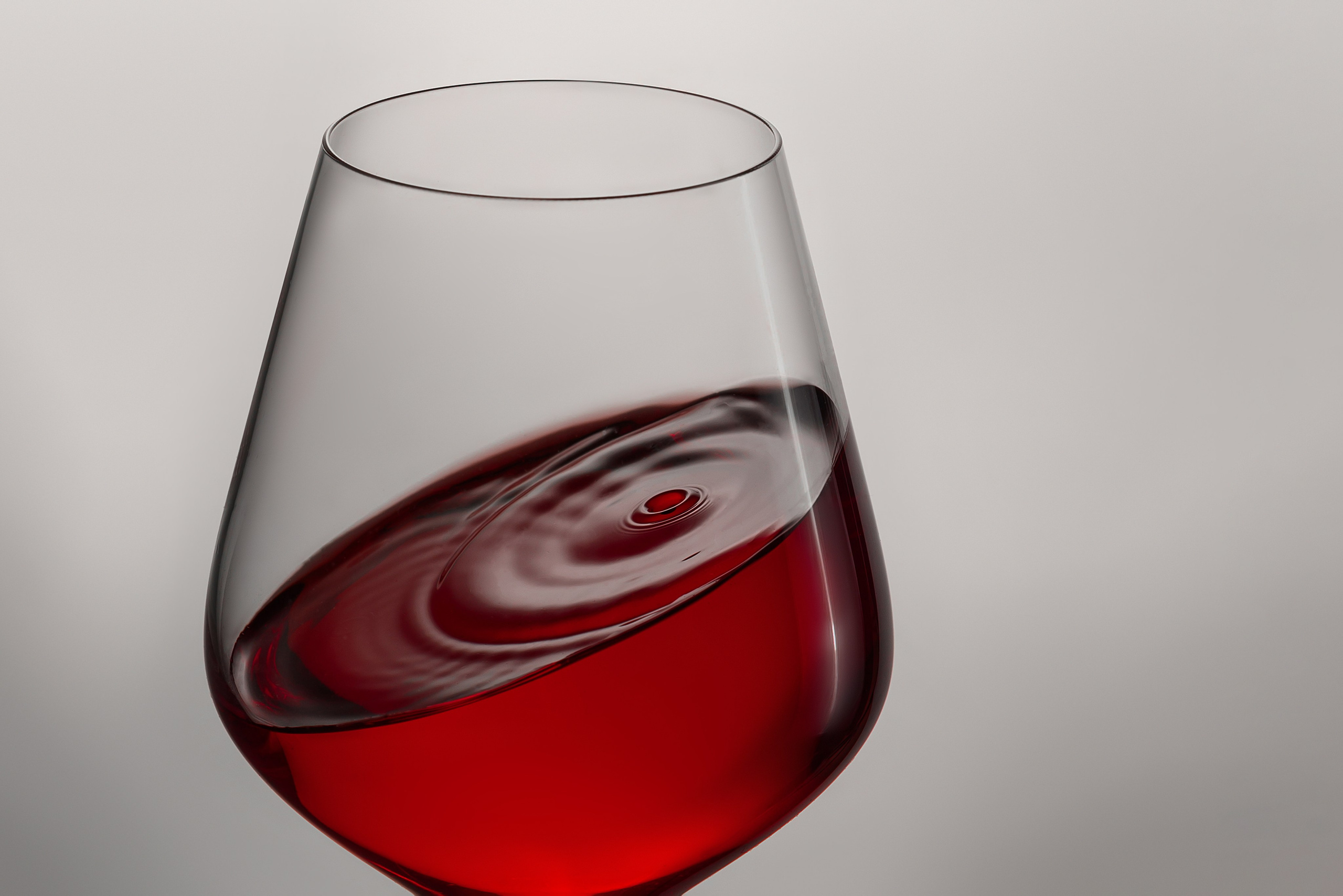 Напитки, стекло, бутылки. Предметный фотограф в Краснодаре Вера Капитанова. Предметная съёмка