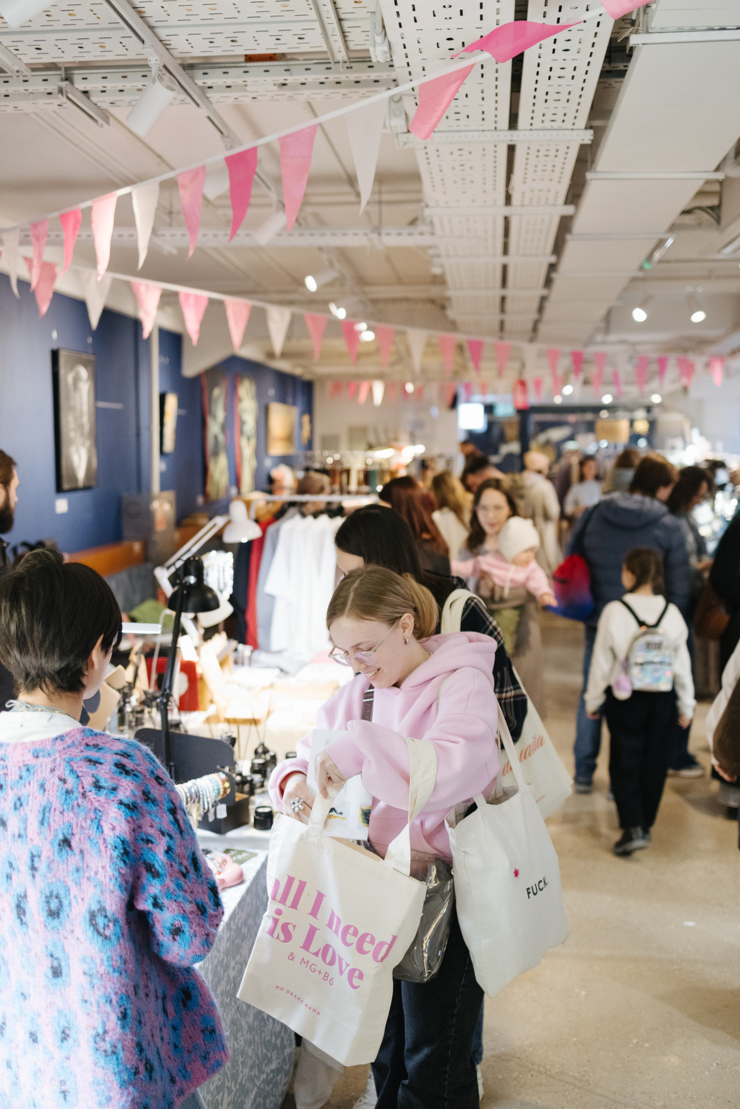 7–8 марта 2025 в пространстве «Три вокзала. Депо» / День 2 / фото Валерий Белобеев. Фотоотчеты «Ламбада-маркета»