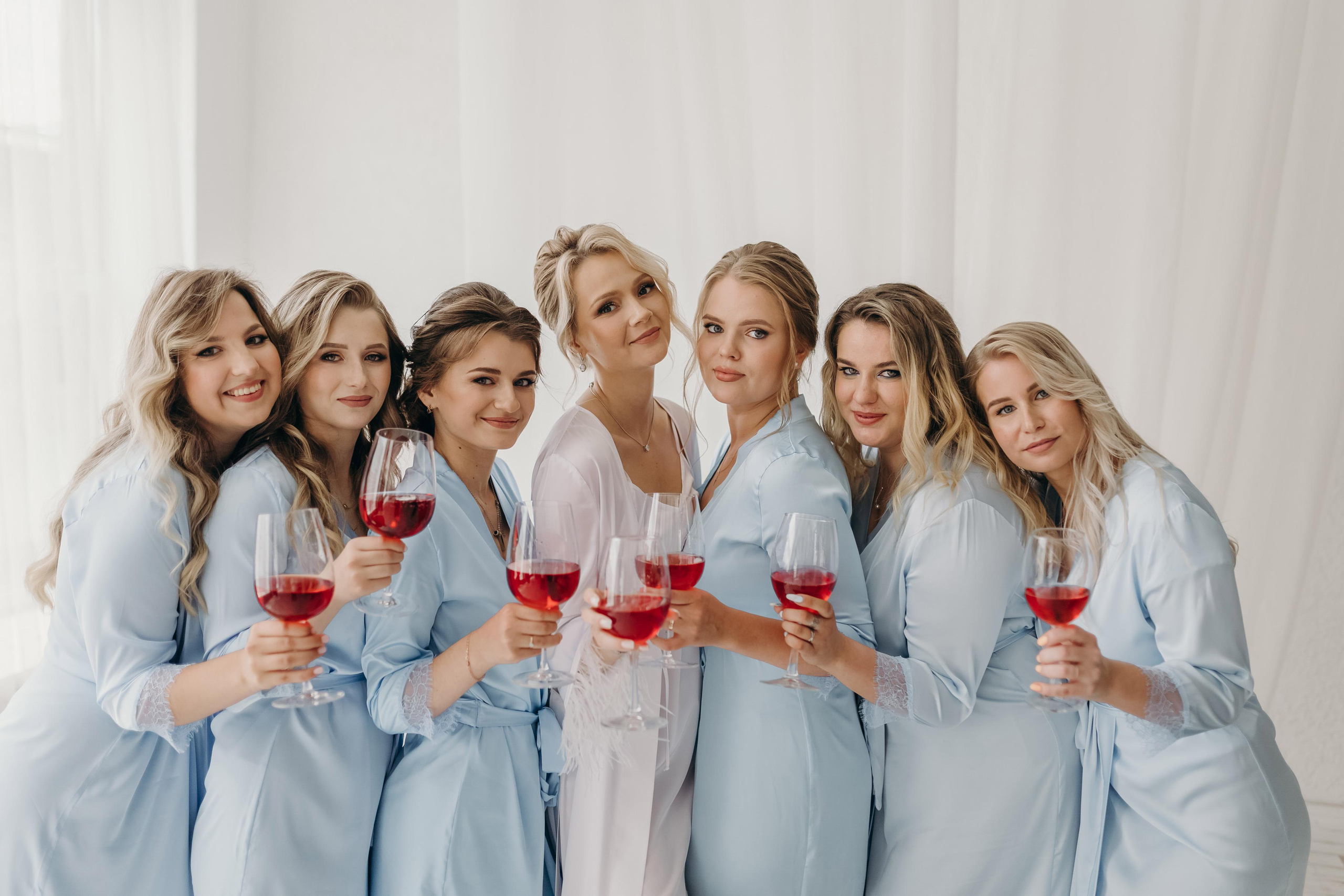 утро невесты, утро невесты красноярск, невеста красноярск, сборы невесты, невеста с подружками, подружки невесты, фотосессия невесты, свадебный организатор красноярск, свадебное агентство красноярск, свадьба под ключ красноярск