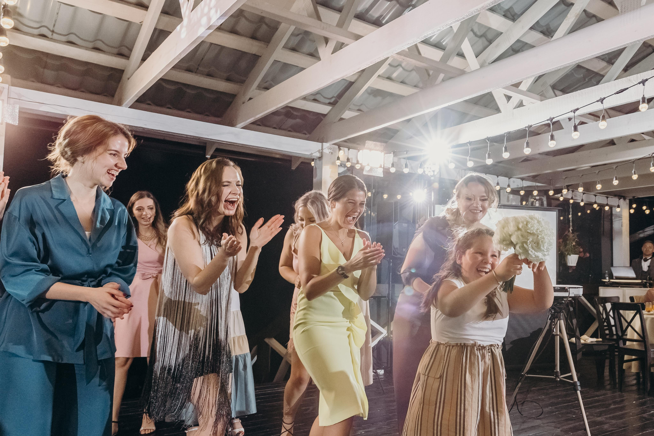 свадебный организатор красноярск, организатор красноярск, организатор свадьбы красноярск, свадьба под ключ красноярск, свадебная концепция, свадебный фотограф красноярск, встреча жениха и невесты, свадебный банкет, ресторан для свадьбы красноярск, стрелковый комплекс кубеково, постановка танца красноярск, свадебный танец красноярск, свадебный банкет красноярск, букет невесты красноярск, бросание букета, ведущий красноярск