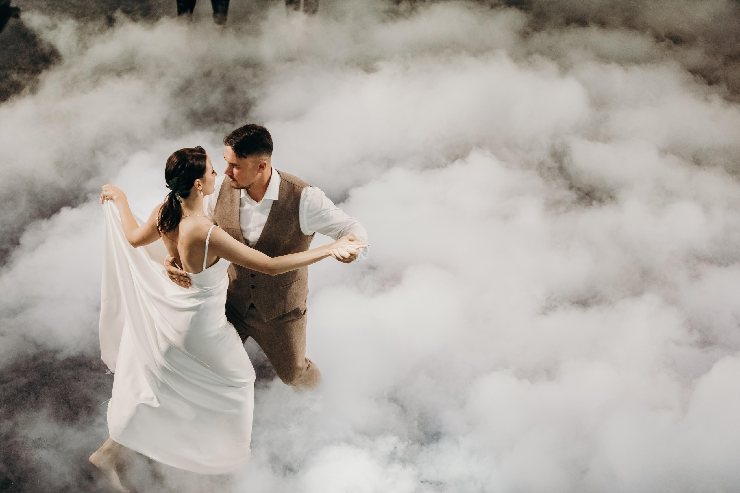 свадебный организатор красноярск, организатор красноярск, организатор свадьбы красноярск, свадьба под ключ красноярск, оформление свадьбы красноярск, свадебный декор, лесная свадьбы красноярск, ресторан для свадьбы красноярск, дом событий сосны, первый танец молодых, тяжелый дым красноярск, постановка танца красноярск