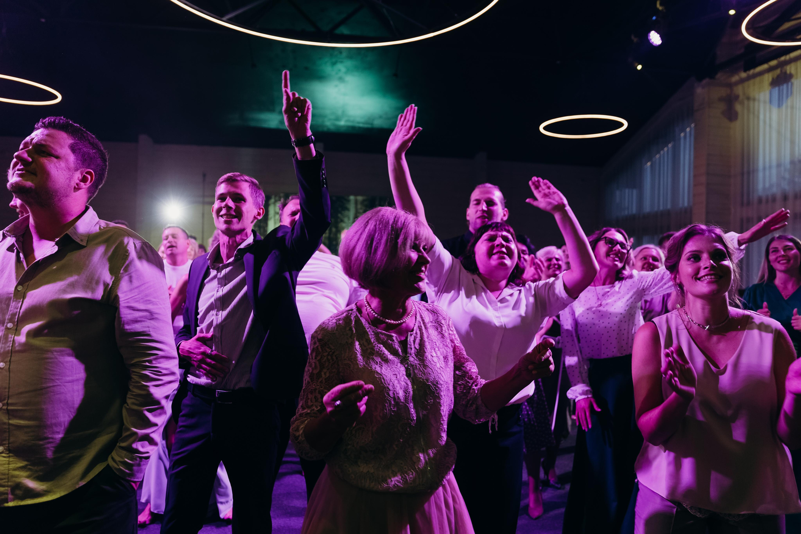 свадебный организатор красноярск, организатор красноярск, организатор свадьбы красноярск, свадьба под ключ красноярск, оформление свадьбы красноярск, свадебный декор, лесная свадьбы красноярск, ресторан для свадьбы красноярск, дом событий сосны, группа на свадьбу красноярск