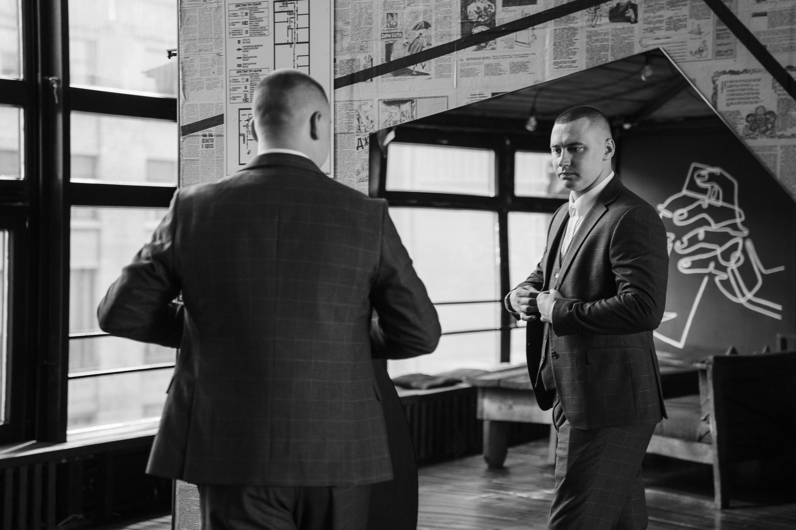 сборы жениха, фотосессия жениха, костюм жениха красноярск, стиль жениха, свадебный организатор красноярск, свадебное агентство красноярск, свадьба под ключ красноярск