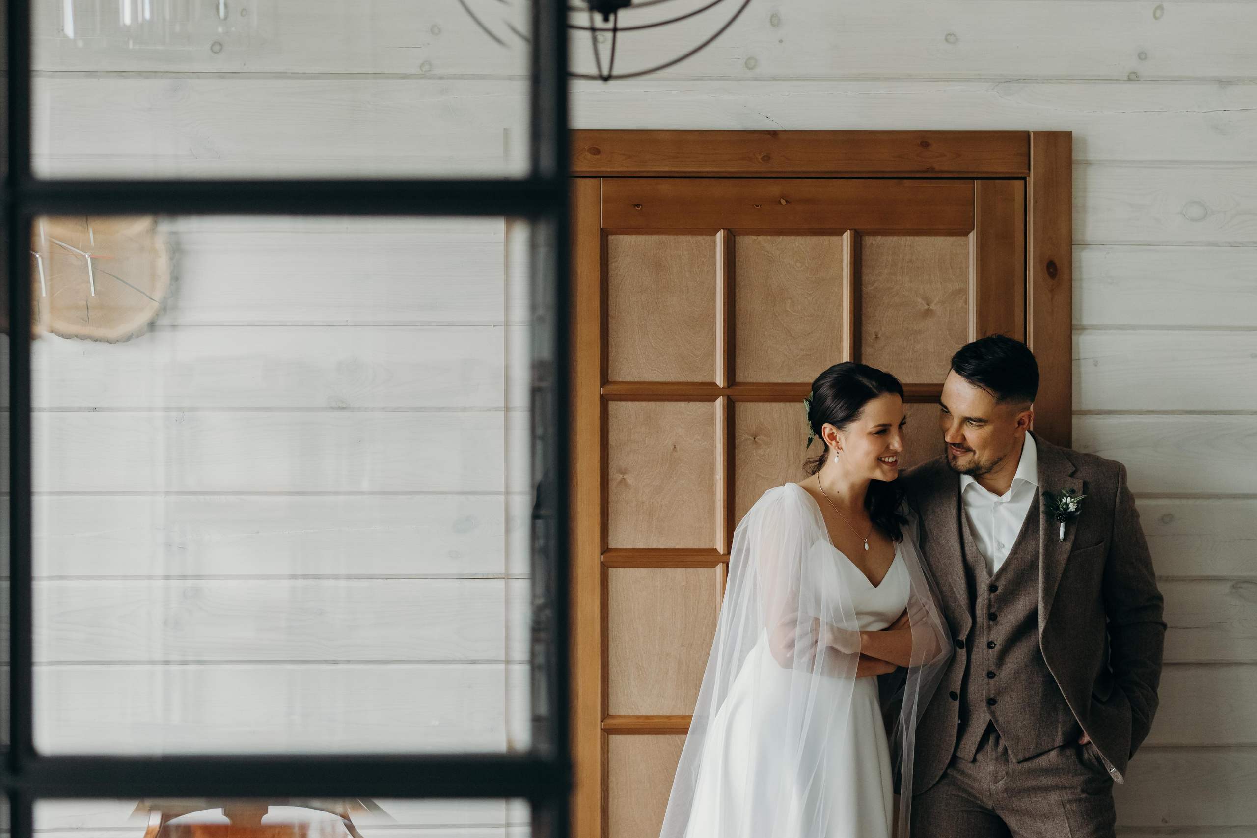 свадебный организатор красноярск, организатор красноярск, организатор свадьбы красноярск, свадьба под ключ красноярск, съемка жениха, фотосессия жениха, стиль жениха, костюм на свадьбу красноярск, встреча жениха и невесты