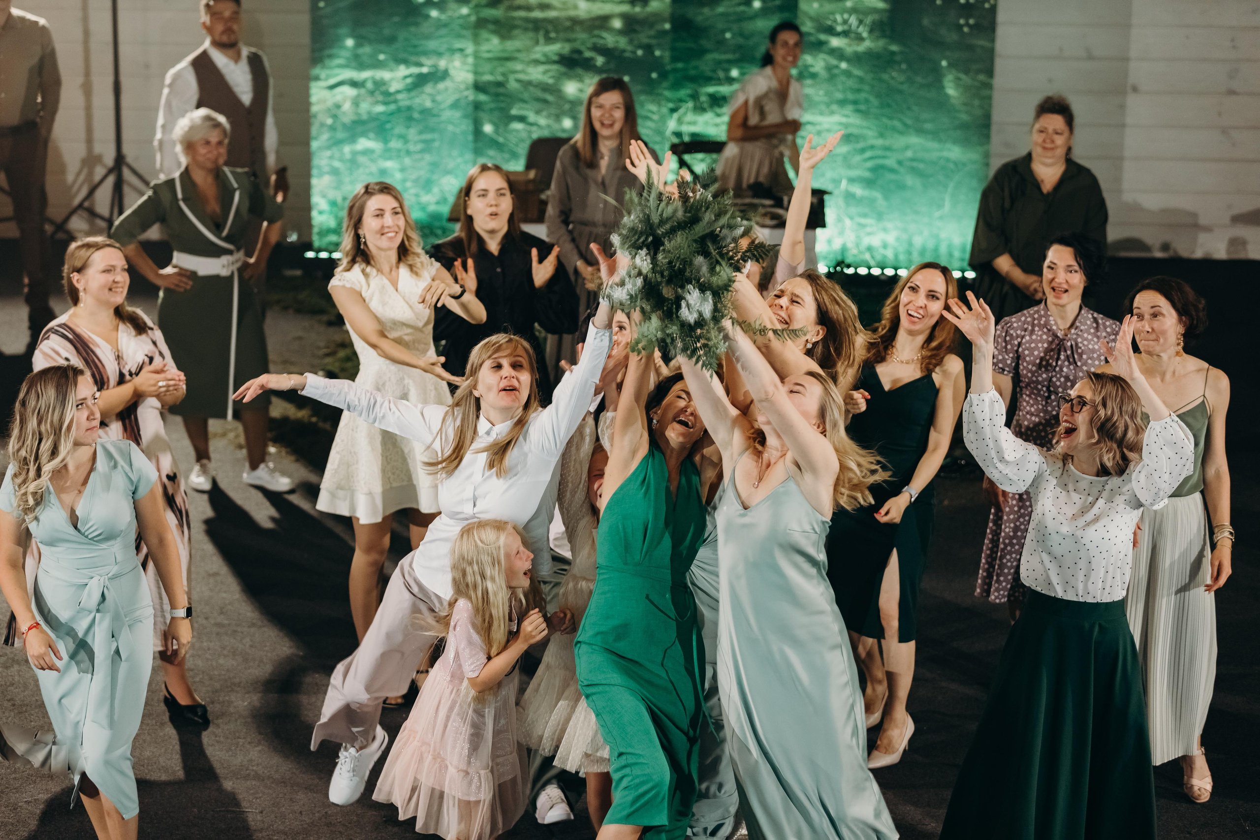 свадебный организатор красноярск, организатор красноярск, организатор свадьбы красноярск, свадьба под ключ красноярск, оформление свадьбы красноярск, свадебный декор, лесная свадьбы красноярск, ресторан для свадьбы красноярск, дом событий сосны, букет невесты красноярск, бросанию букета