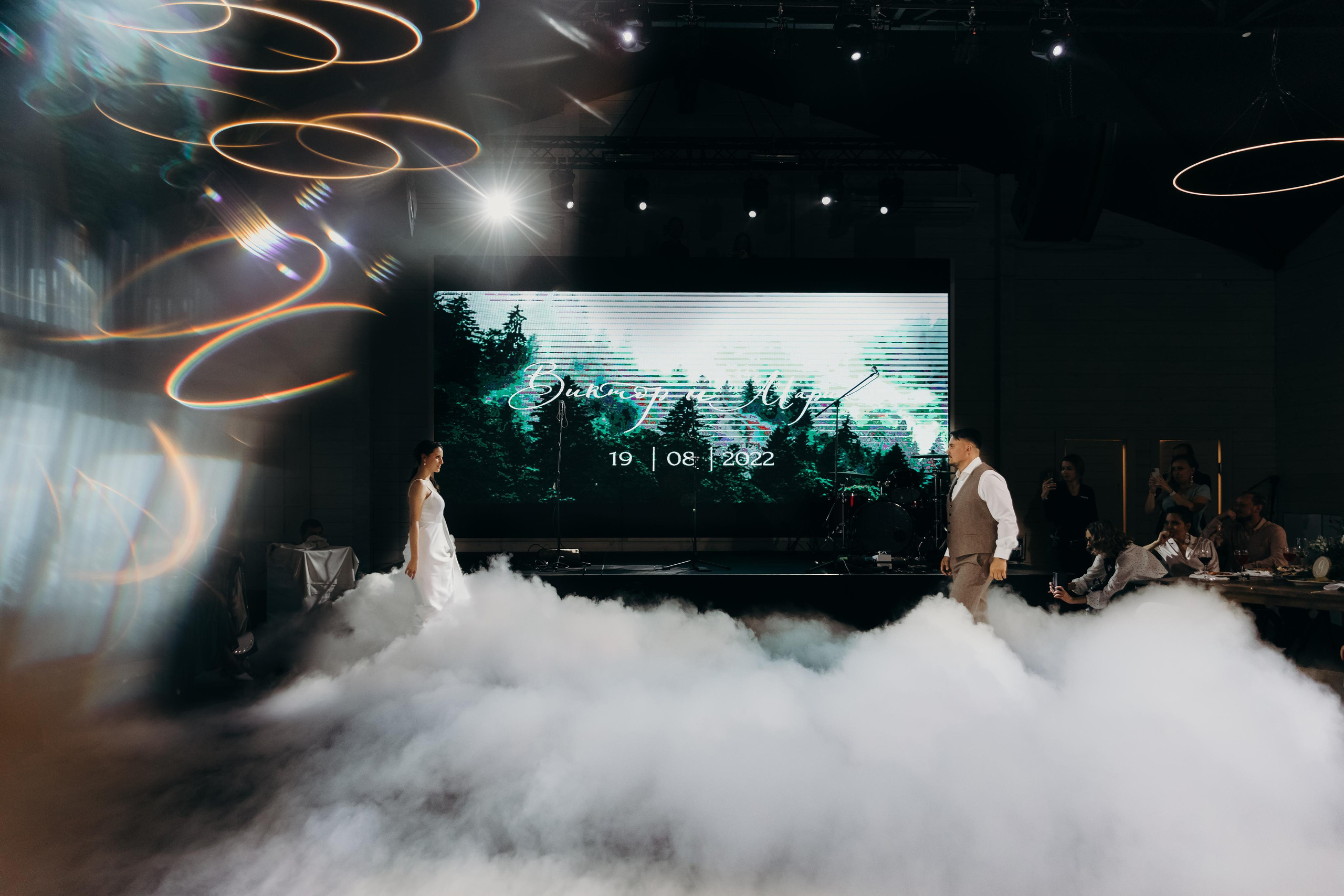 свадебный организатор красноярск, организатор красноярск, организатор свадьбы красноярск, свадьба под ключ красноярск, оформление свадьбы красноярск, свадебный декор, лесная свадьбы красноярск, ресторан для свадьбы красноярск, дом событий сосны, первый танец молодых, тяжелый дым красноярск, постановка танца красноярск